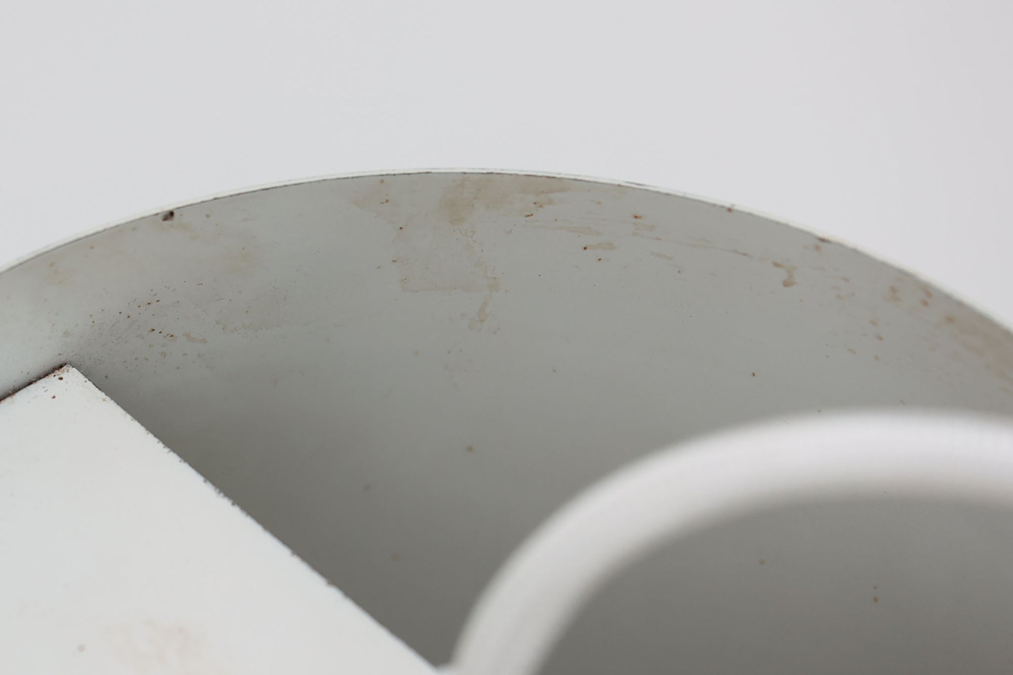 北欧より買い付けたペンダントランプです。シンプルな筒状の形状でお部屋を問わずご使用いただけます。Eila &amp; John meilingデザインによる物です。