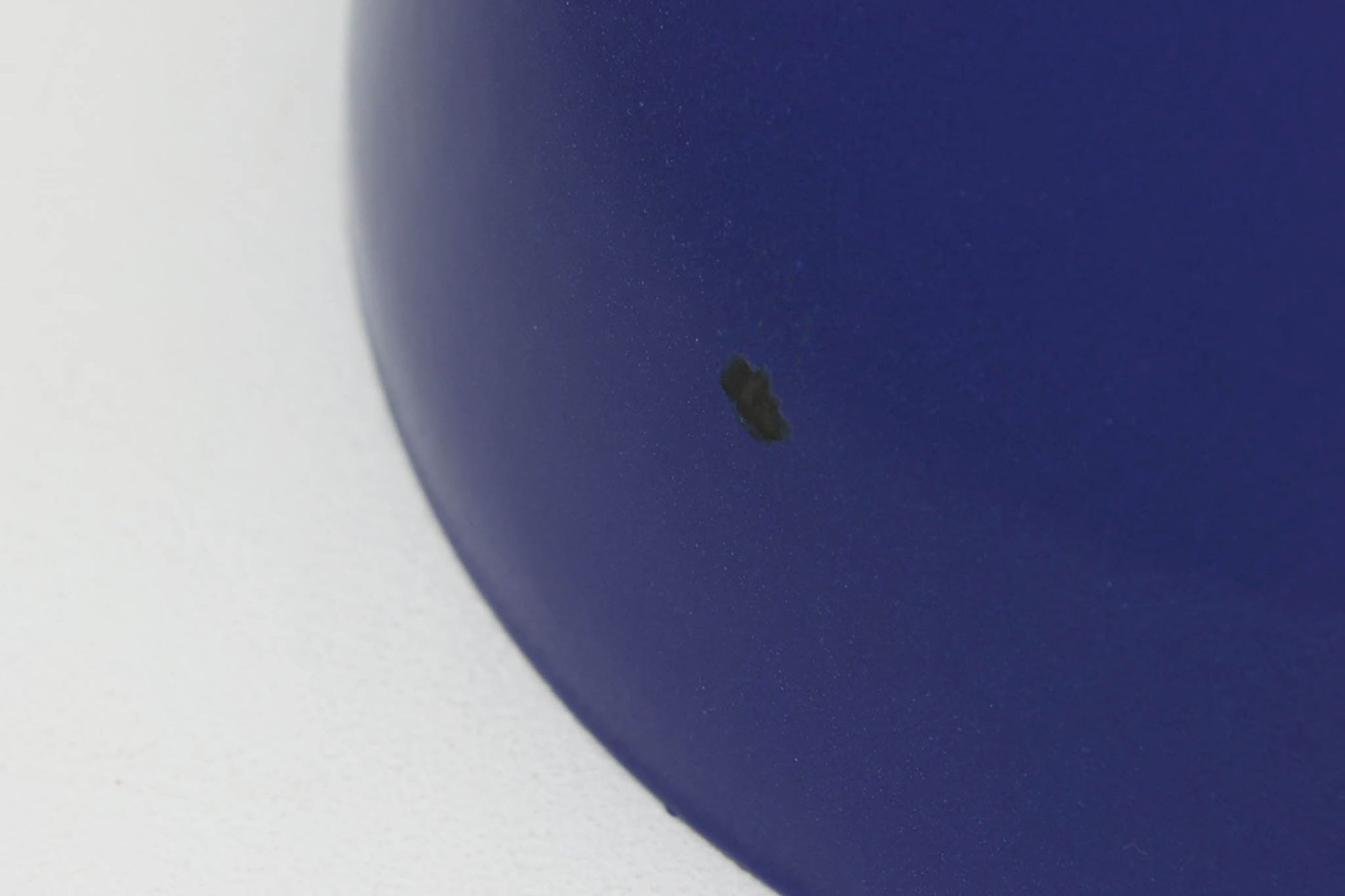 "ヴェルナー・パントン"によってデザインされた、「FlowerPot」ペンダントライトです。Louis Poulsen社で製作された初期モデルです。現在は&amp;Tradition社にて製作されていますが、サイズと素材が異なります。サイズは現行品より小ぶりで、素材は琺瑯が使用されています。