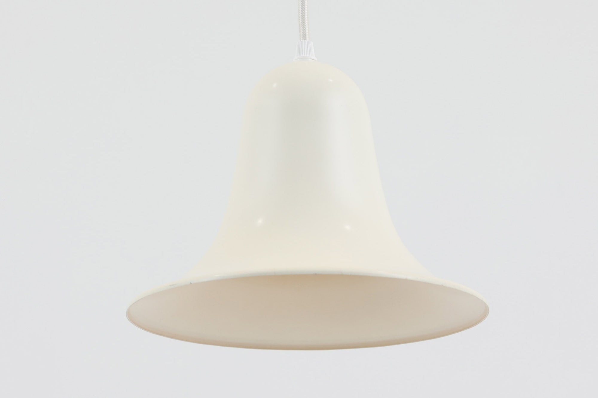  Verner PantonによってデザインされたPantop（パントップ）ペンダントライトです。パントンらしい丸みを帯びたフォルムです。現存するものが少なく希少なものです。