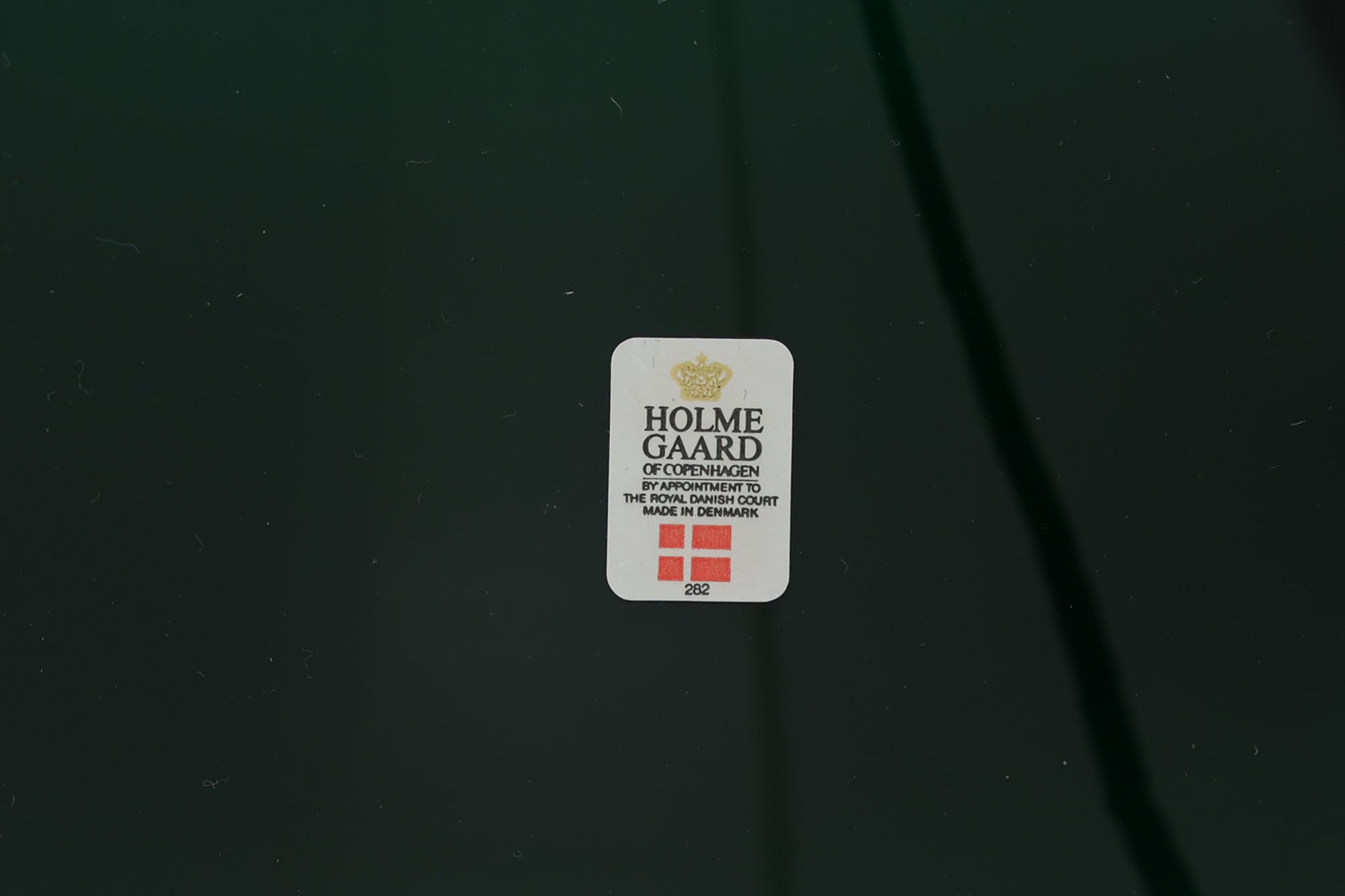 北欧より買い付けた、Holmgaard社製ビンテージランプです。Holmgaard社のペンダントライトの中でも人気の「P&amp;T PENDEL」シリーズで内と外側の2層の色味が特徴的です。消灯＆点灯時にそれぞれ違った表情を見せてくれる素敵なデザインです。