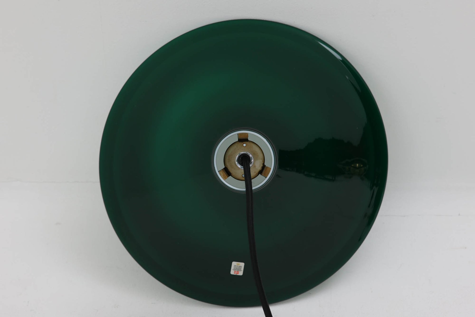 北欧より買い付けた、Holmgaard社製ビンテージランプです。Holmgaard社のペンダントライトの中でも人気の「P&amp;T PENDEL」シリーズで内と外側の2層の色味が特徴的です。消灯＆点灯時にそれぞれ違った表情を見せてくれる素敵なデザインです。