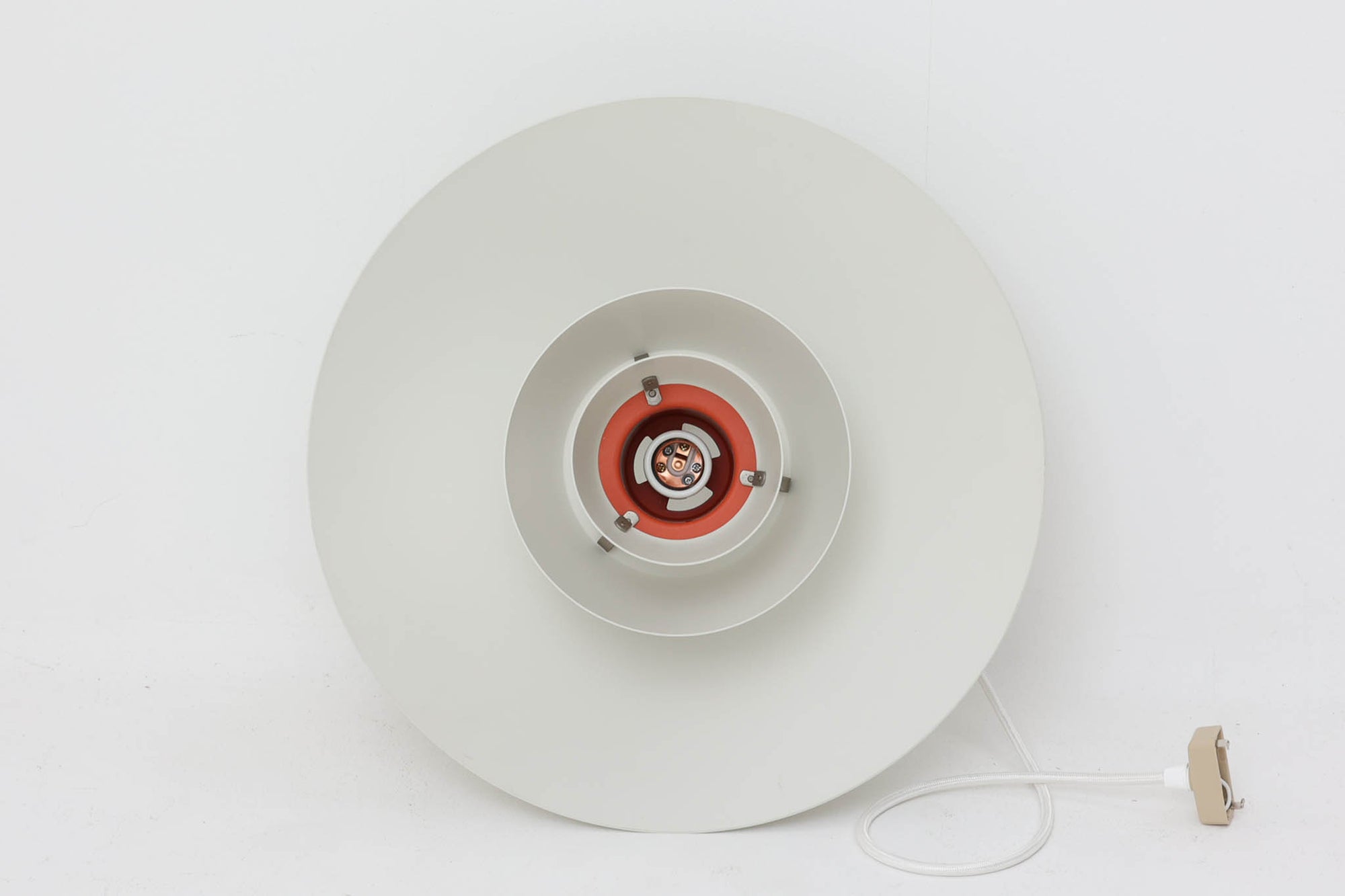 北欧より買い付けた、Louis Poulsen社製「PH4」ビンテージ品です。長年愛されているPH5と並ぶ名作照明です。