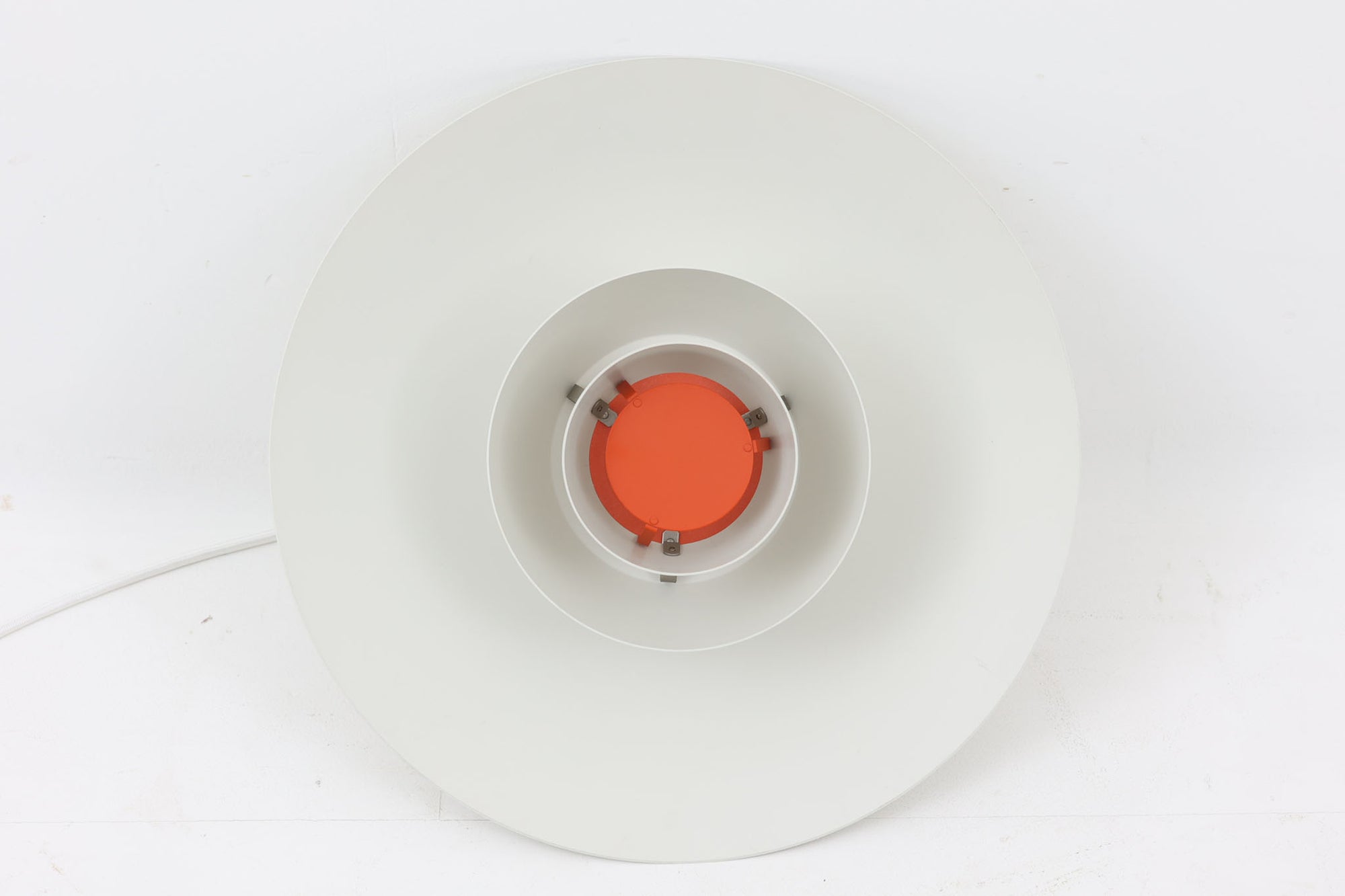 北欧より買い付けた、Louis Poulsen社製「PH4」ビンテージ品です。長年愛されているPH5と並ぶ名作照明です。