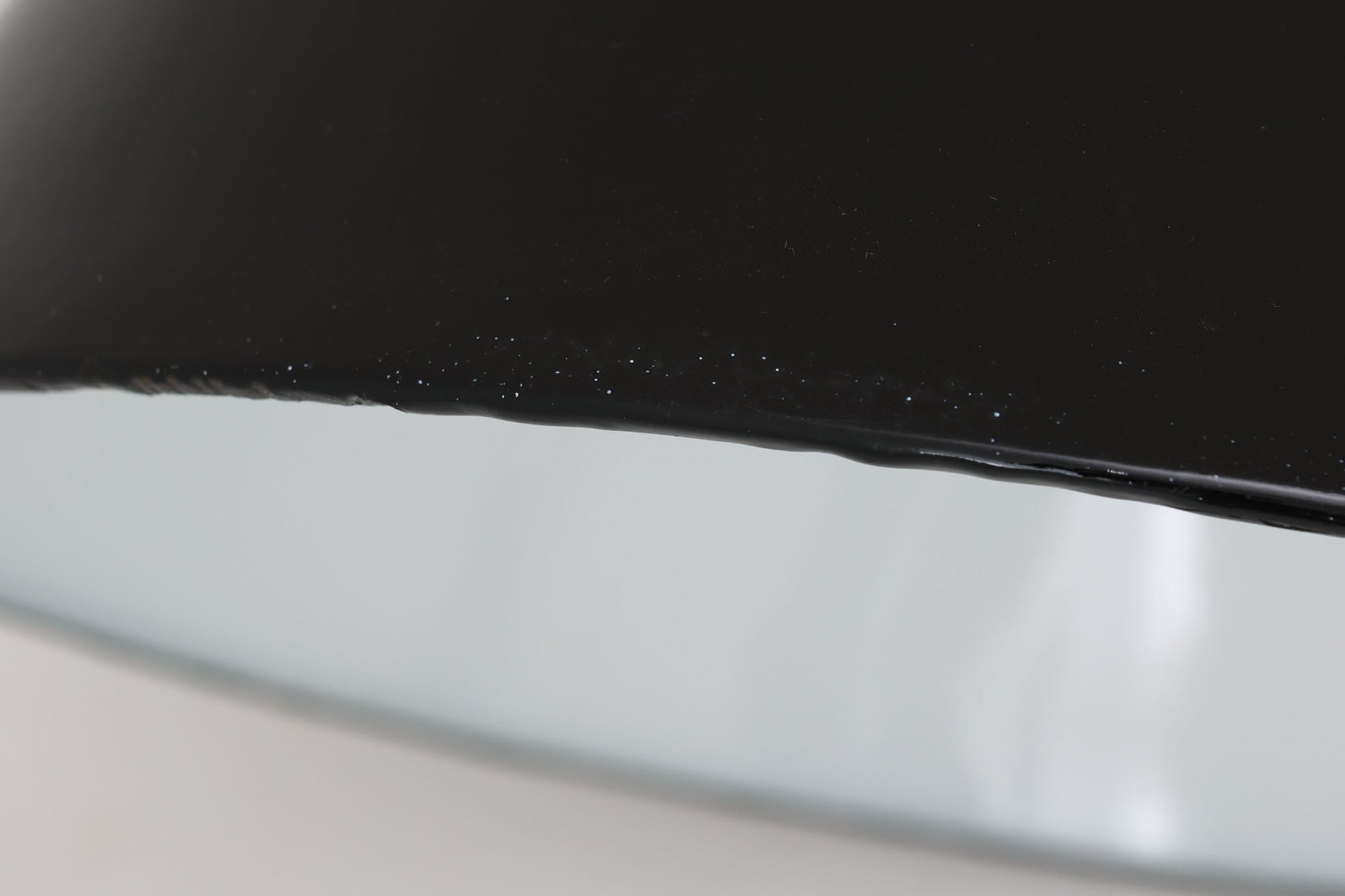 「The work shop lamp」です。Louis Poulsen社の定番ランプ。復刻品はアルミ製ですが、こちらはビンテージ品ならではの琺瑯＆エナメルモデル。艶感が魅力的です。