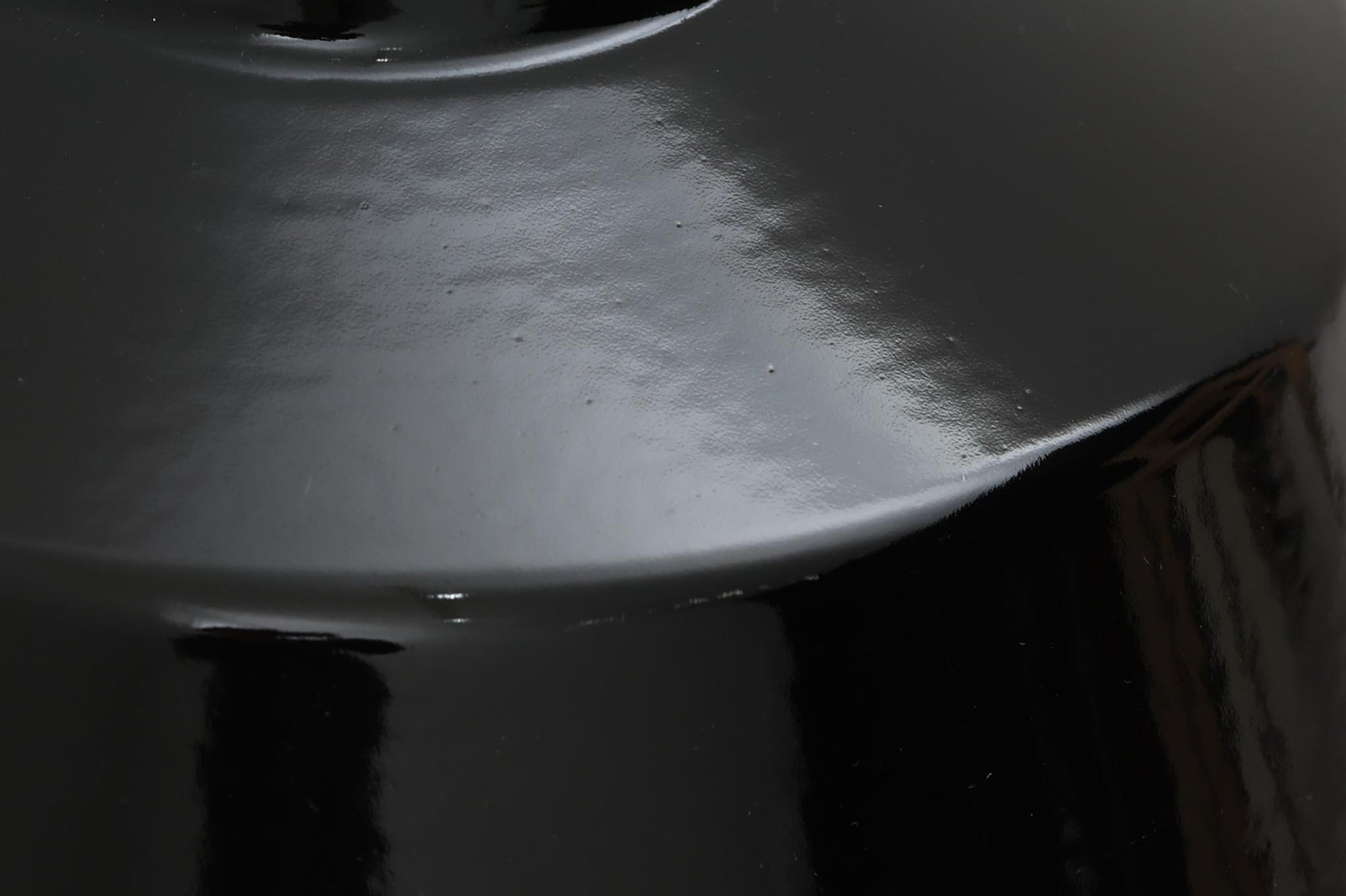 「The work shop lamp」です。Louis Poulsen社の定番ランプ。復刻品はアルミ製ですが、こちらはビンテージ品ならではの琺瑯＆エナメルモデル。艶感が魅力的です。