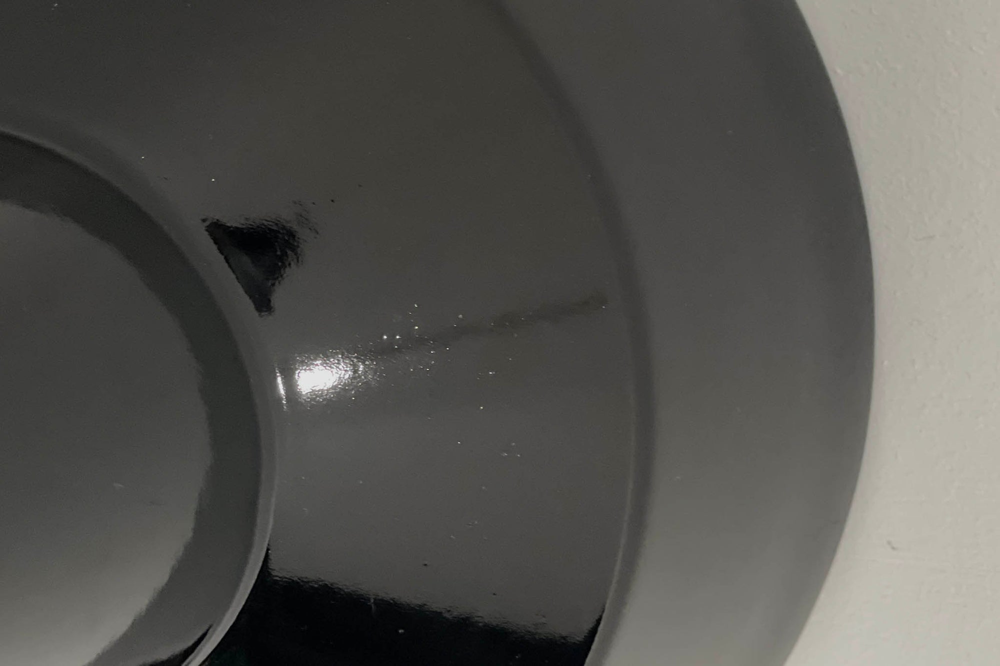 「The work shop lamp」です。Louis Poulsen社の定番ランプ。復刻品はアルミ製ですが、こちらはビンテージ品ならではの琺瑯＆エナメルモデル。艶感が魅力的です。