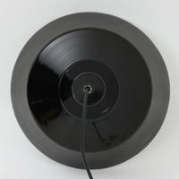 「The work shop lamp」です。Louis Poulsen社の定番ランプ。復刻品はアルミ製ですが、こちらはビンテージ品ならではの琺瑯＆エナメルモデル。艶感が魅力的です。
