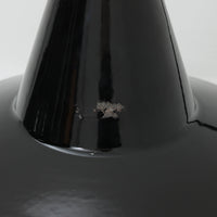 「The work shop lamp」です。Louis Poulsen社の定番ランプ。復刻品はアルミ製ですが、こちらはビンテージ品ならではの琺瑯＆エナメルモデル。艶感が魅力的です。