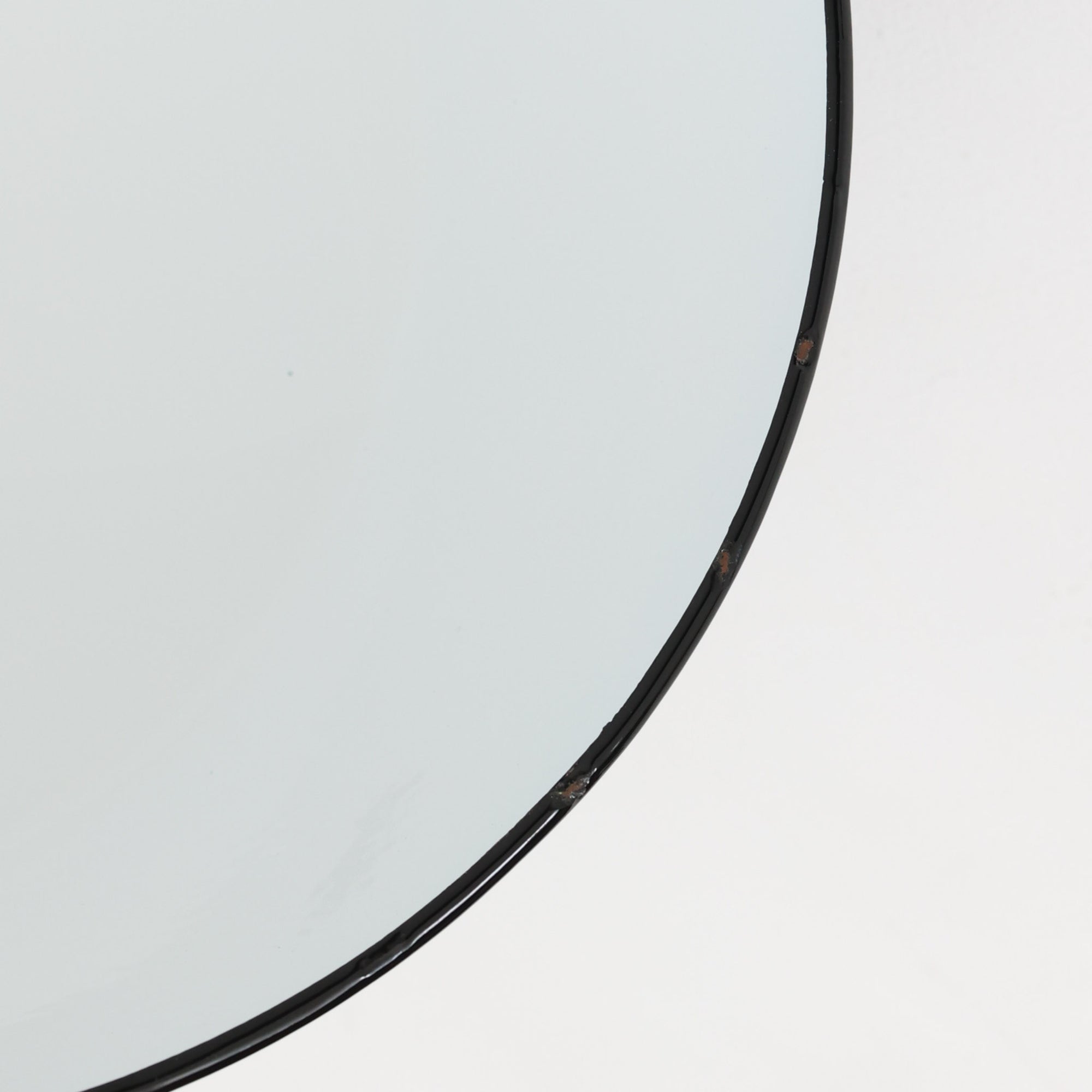 「The work shop lamp」です。Louis Poulsen社の定番ランプ。復刻品はアルミ製ですが、こちらはビンテージ品ならではの琺瑯＆エナメルモデル。艶感が魅力的です。