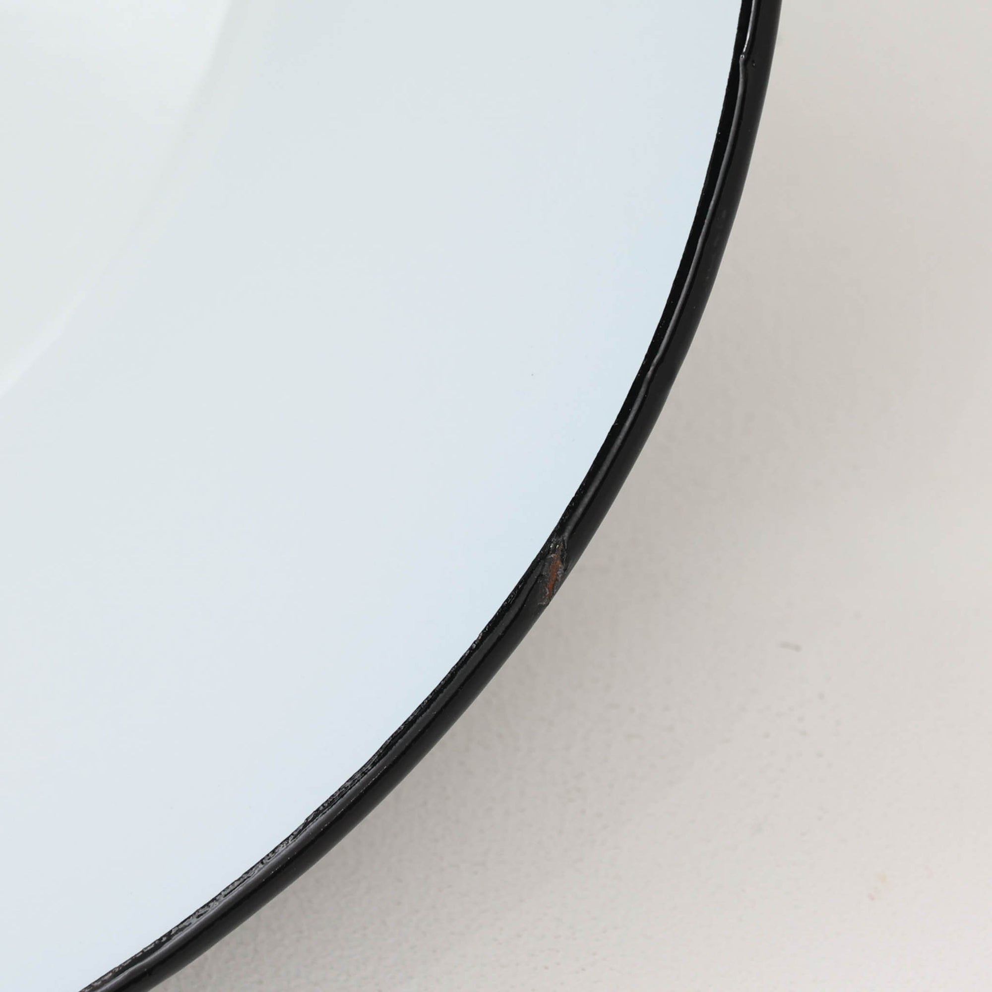 「The work shop lamp」です。Louis Poulsen社の定番ランプ。復刻品はアルミ製ですが、こちらはビンテージ品ならではの琺瑯＆エナメルモデル。艶感が魅力的です。