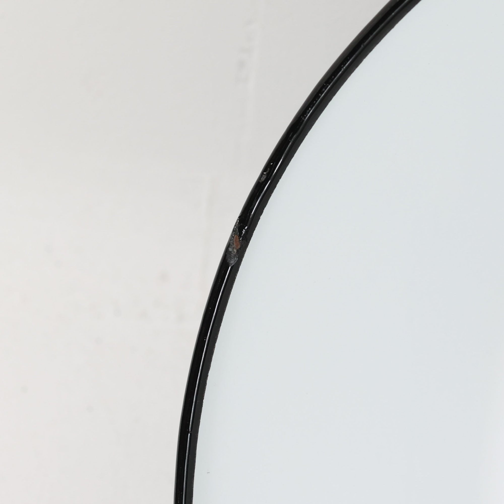 「The work shop lamp」です。Louis Poulsen社の定番ランプ。復刻品はアルミ製ですが、こちらはビンテージ品ならではの琺瑯＆エナメルモデル。艶感が魅力的です。