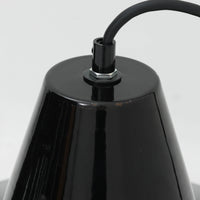 「The work shop lamp」です。Louis Poulsen社の定番ランプ。復刻品はアルミ製ですが、こちらはビンテージ品ならではの琺瑯＆エナメルモデル。艶感が魅力的です。