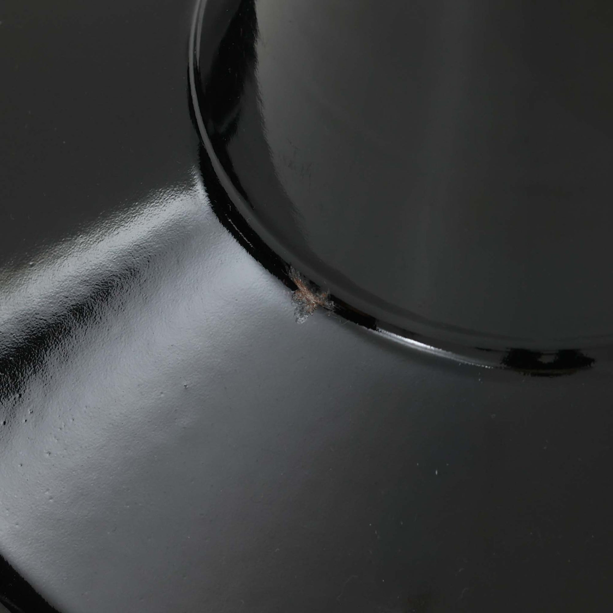 「The work shop lamp」です。Louis Poulsen社の定番ランプ。復刻品はアルミ製ですが、こちらはビンテージ品ならではの琺瑯＆エナメルモデル。艶感が魅力的です。