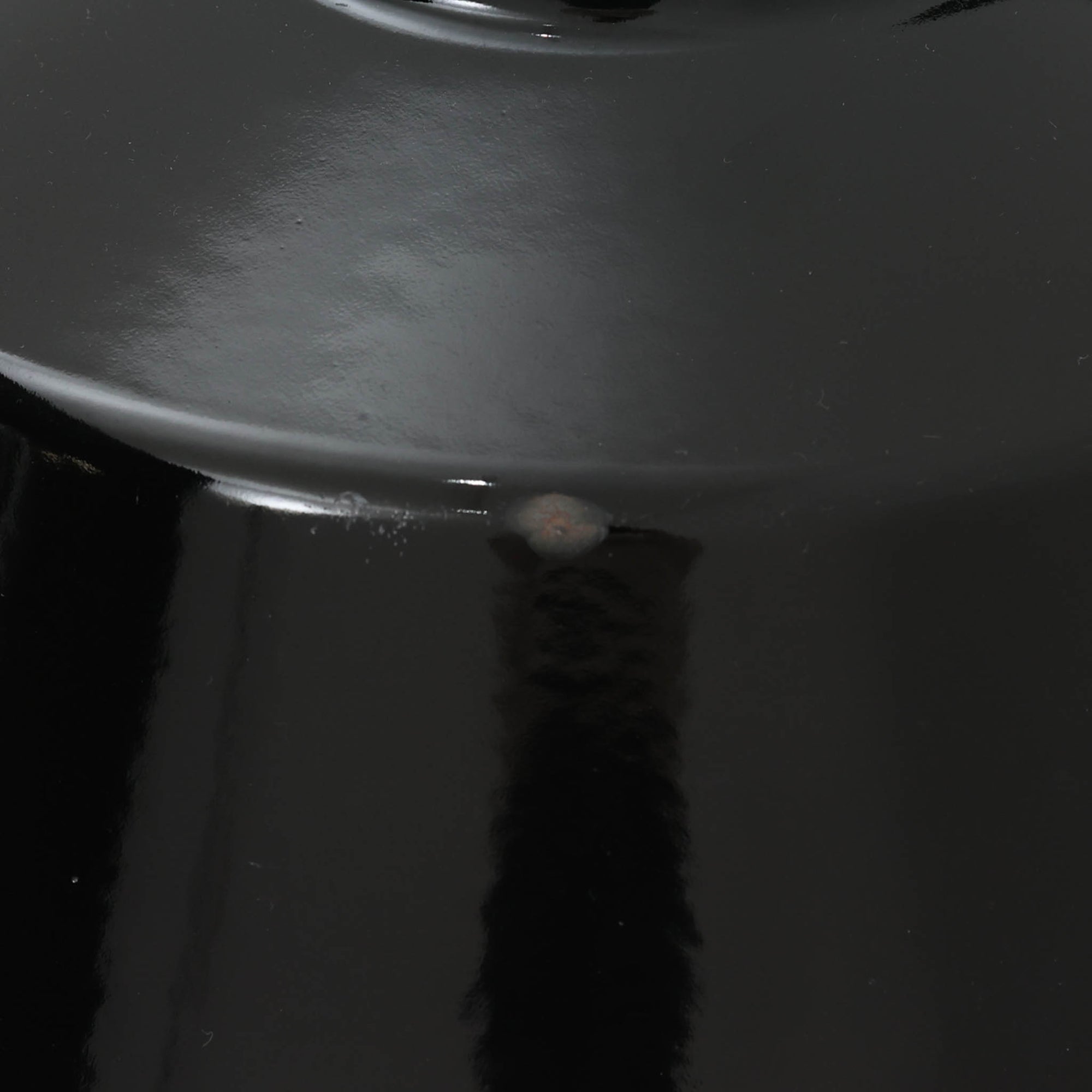 「The work shop lamp」です。Louis Poulsen社の定番ランプ。復刻品はアルミ製ですが、こちらはビンテージ品ならではの琺瑯＆エナメルモデル。艶感が魅力的です。