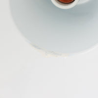 「The work shop lamp」です。Louis Poulsen社の定番ランプ。復刻品はアルミ製ですが、こちらはビンテージ品ならではの琺瑯＆エナメルモデル。艶感が魅力的です。