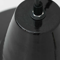 「The work shop lamp」です。Louis Poulsen社の定番ランプ。復刻品はアルミ製ですが、こちらはビンテージ品ならではの琺瑯＆エナメルモデル。艶感が魅力的です。