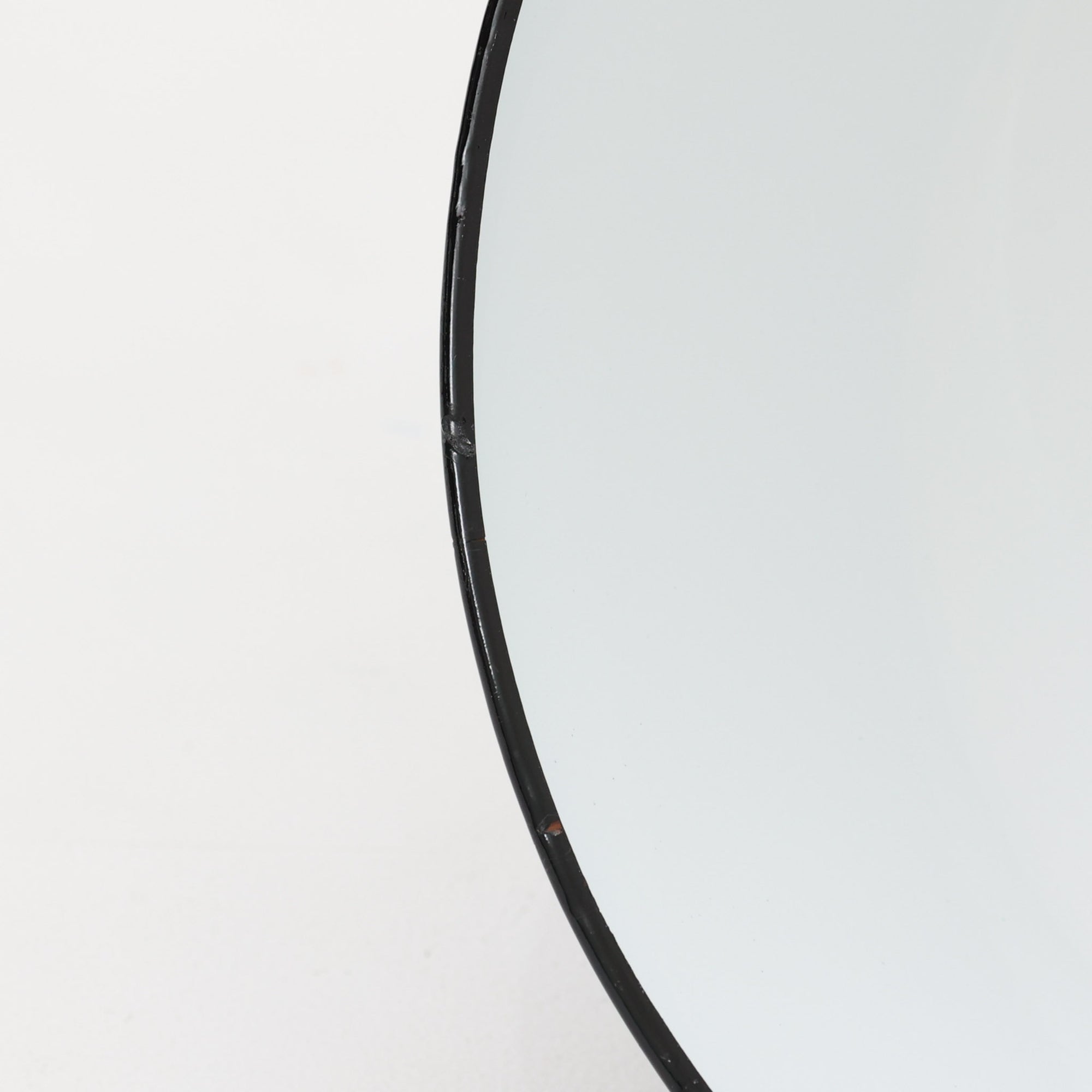 「The work shop lamp」です。Louis Poulsen社の定番ランプ。復刻品はアルミ製ですが、こちらはビンテージ品ならではの琺瑯＆エナメルモデル。艶感が魅力的です。