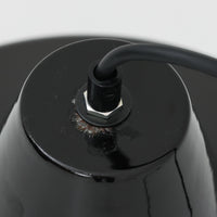 「The work shop lamp」です。Louis Poulsen社の定番ランプ。復刻品はアルミ製ですが、こちらはビンテージ品ならではの琺瑯＆エナメルモデル。艶感が魅力的です。