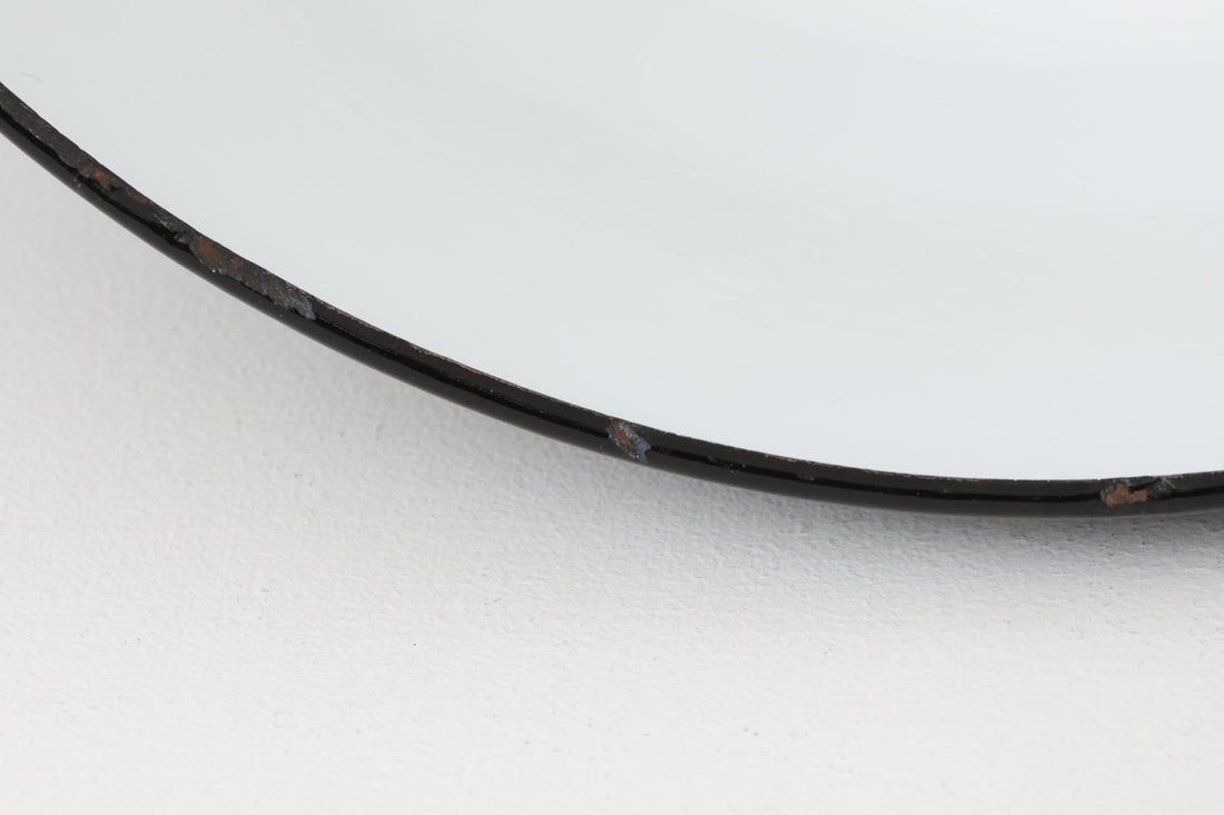 「The work shop lamp」です。Louis Poulsen社の定番ランプ。復刻品はアルミ製ですが、こちらはビンテージ品ならではの琺瑯＆エナメルモデル。艶感が魅力的です。