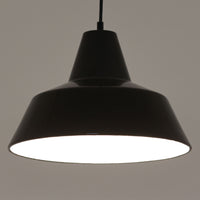 「The work shop lamp」です。Louis Poulsen社の定番ランプ。復刻品はアルミ製ですが、こちらはビンテージ品ならではの琺瑯＆エナメルモデル。艶感が魅力的です。