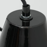 「The work shop lamp」です。Louis Poulsen社の定番ランプ。復刻品はアルミ製ですが、こちらはビンテージ品ならではの琺瑯＆エナメルモデル。艶感が魅力的です。