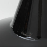 「The work shop lamp」です。Louis Poulsen社の定番ランプ。復刻品はアルミ製ですが、こちらはビンテージ品ならではの琺瑯＆エナメルモデル。艶感が魅力的です。