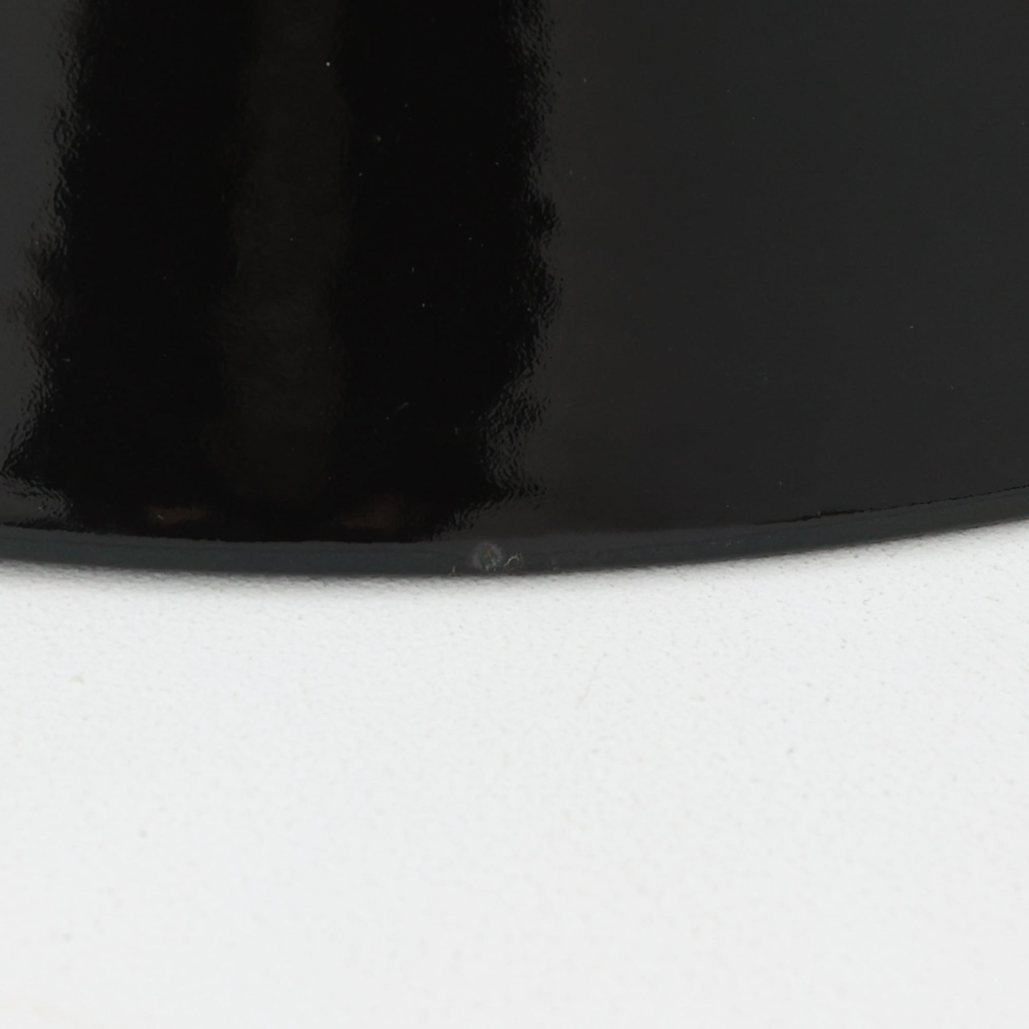 「The work shop lamp」です。Louis Poulsen社の定番ランプ。復刻品はアルミ製ですが、こちらはビンテージ品ならではの琺瑯＆エナメルモデル。艶感が魅力的です。