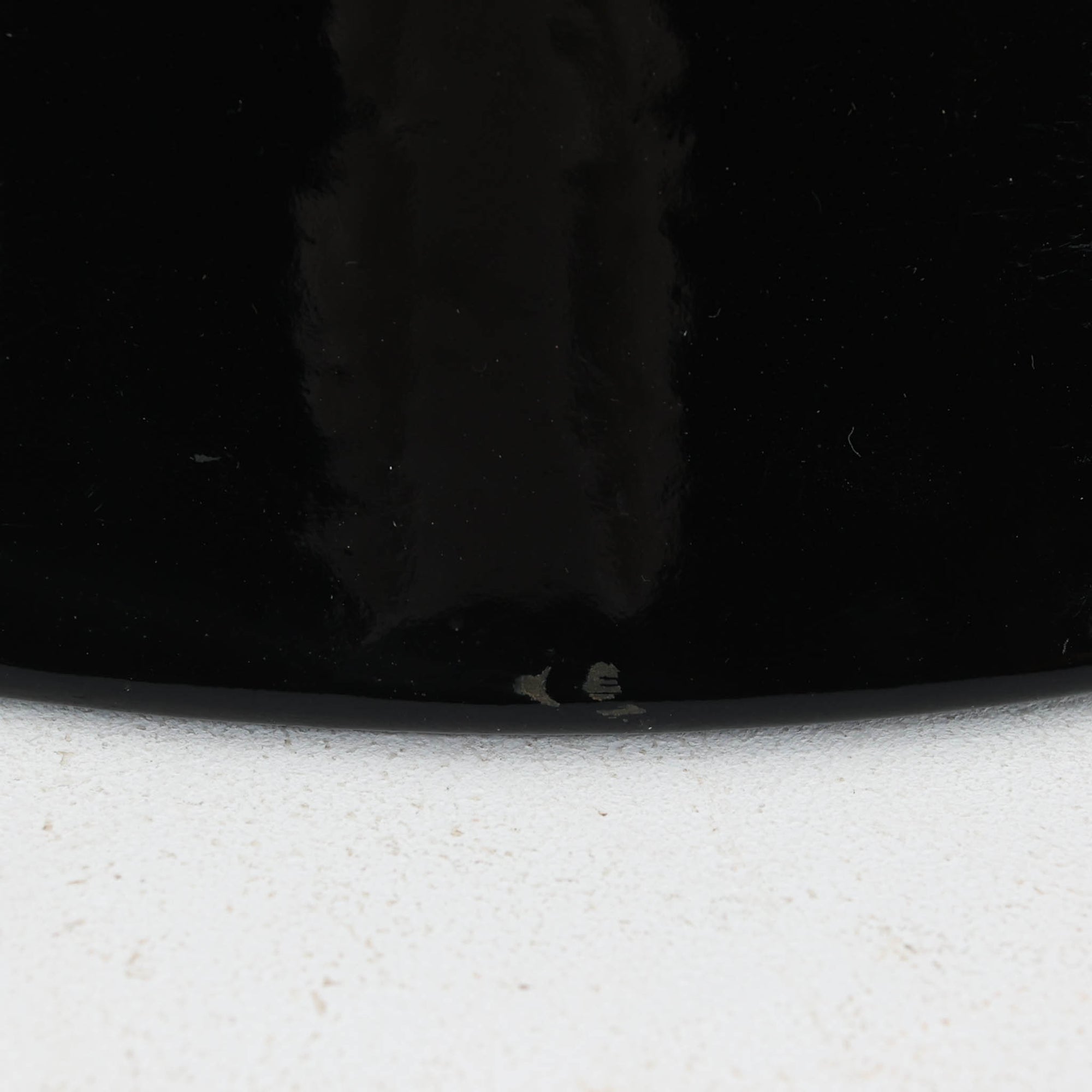 「The work shop lamp」です。Louis Poulsen社の定番ランプ。復刻品はアルミ製ですが、こちらはビンテージ品ならではの琺瑯＆エナメルモデル。艶感が魅力的です。