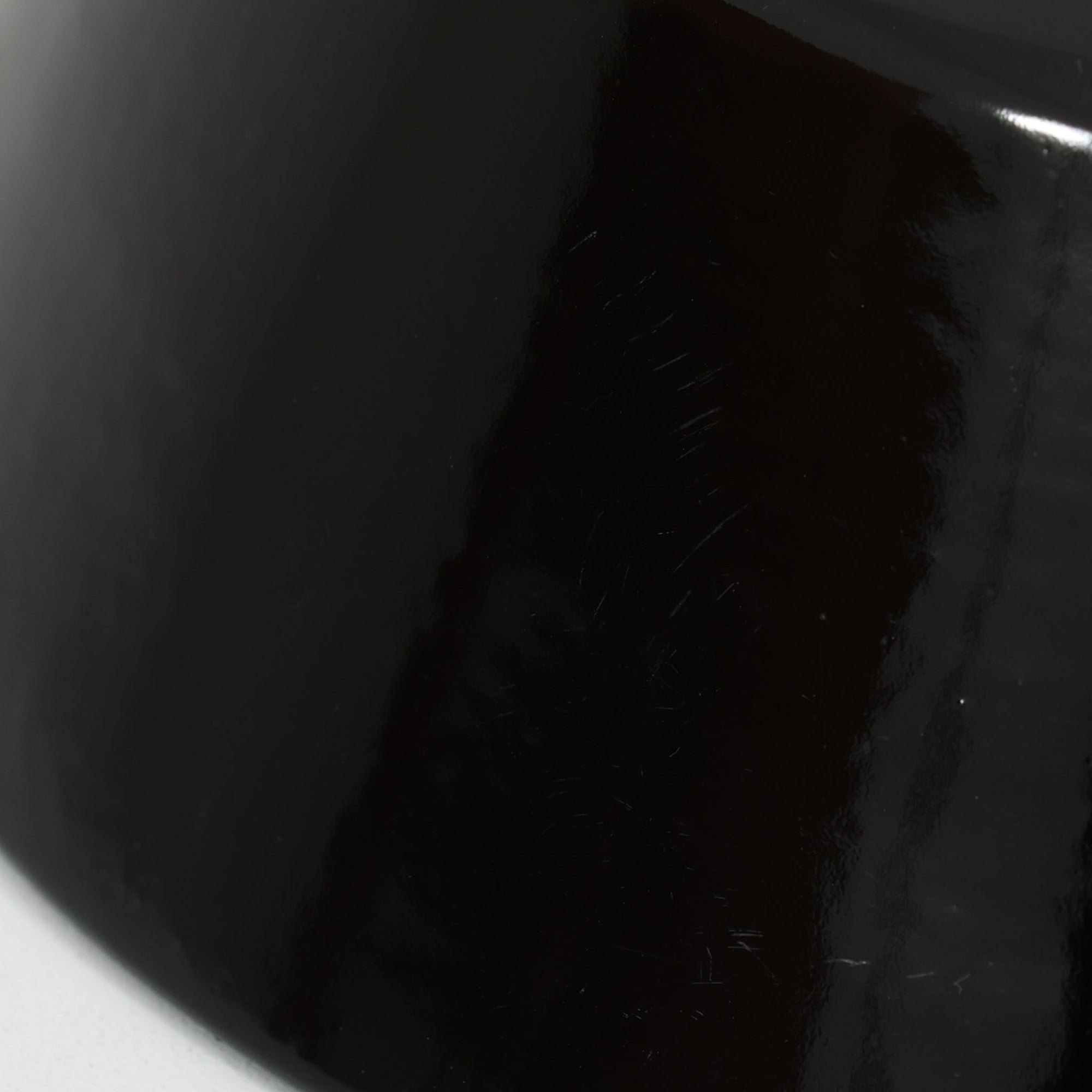 「The work shop lamp」です。Louis Poulsen社の定番ランプ。復刻品はアルミ製ですが、こちらはビンテージ品ならではの琺瑯＆エナメルモデル。艶感が魅力的です。