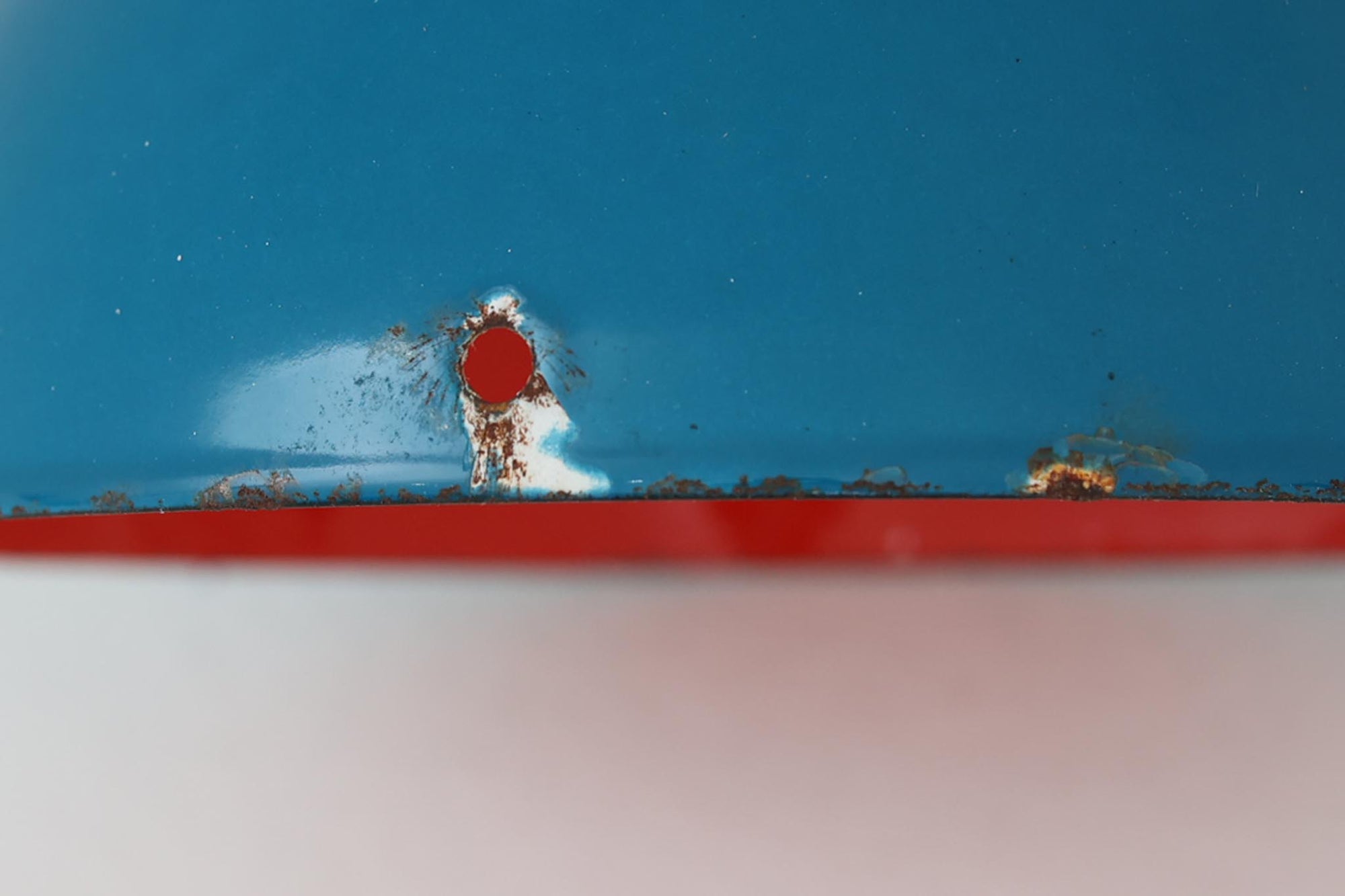 "ヴェルナー・パントン"によってデザインされた、「FlowerPot」ペンダントライトです。Louis Poulsen社で製作された初期モデルです。現在は&amp;Tradition社にて製作されていますが、サイズと素材が異なります。サイズは現行品より小ぶりで、素材は琺瑯が使用されています。