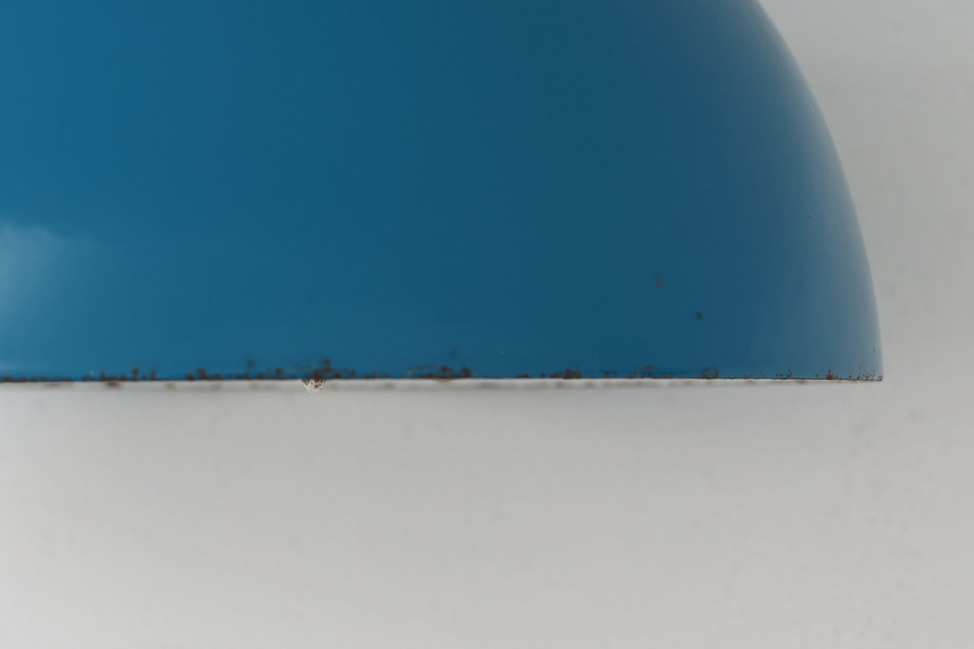 "ヴェルナー・パントン"によってデザインされた、「FlowerPot」ペンダントライトです。Louis Poulsen社で製作された初期モデルです。現在は&amp;Tradition社にて製作されていますが、サイズと素材が異なります。サイズは現行品より小ぶりで、素材は琺瑯が使用されています。