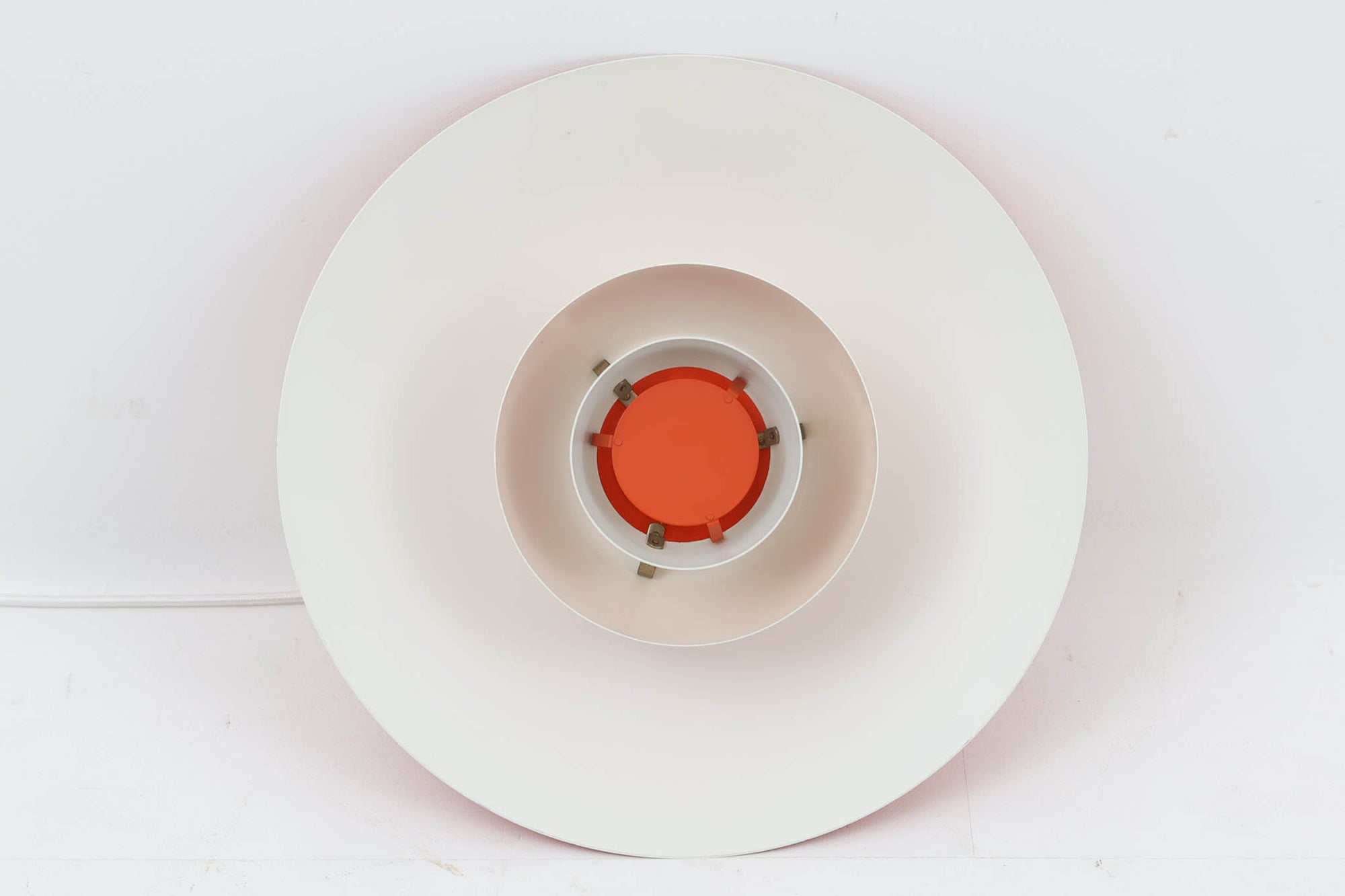 北欧より買い付けた、Louis Poulsen社製「PH4」ビンテージ品です。長年愛されているPH5と並ぶ名作照明です。希少なオレンジカラーです。