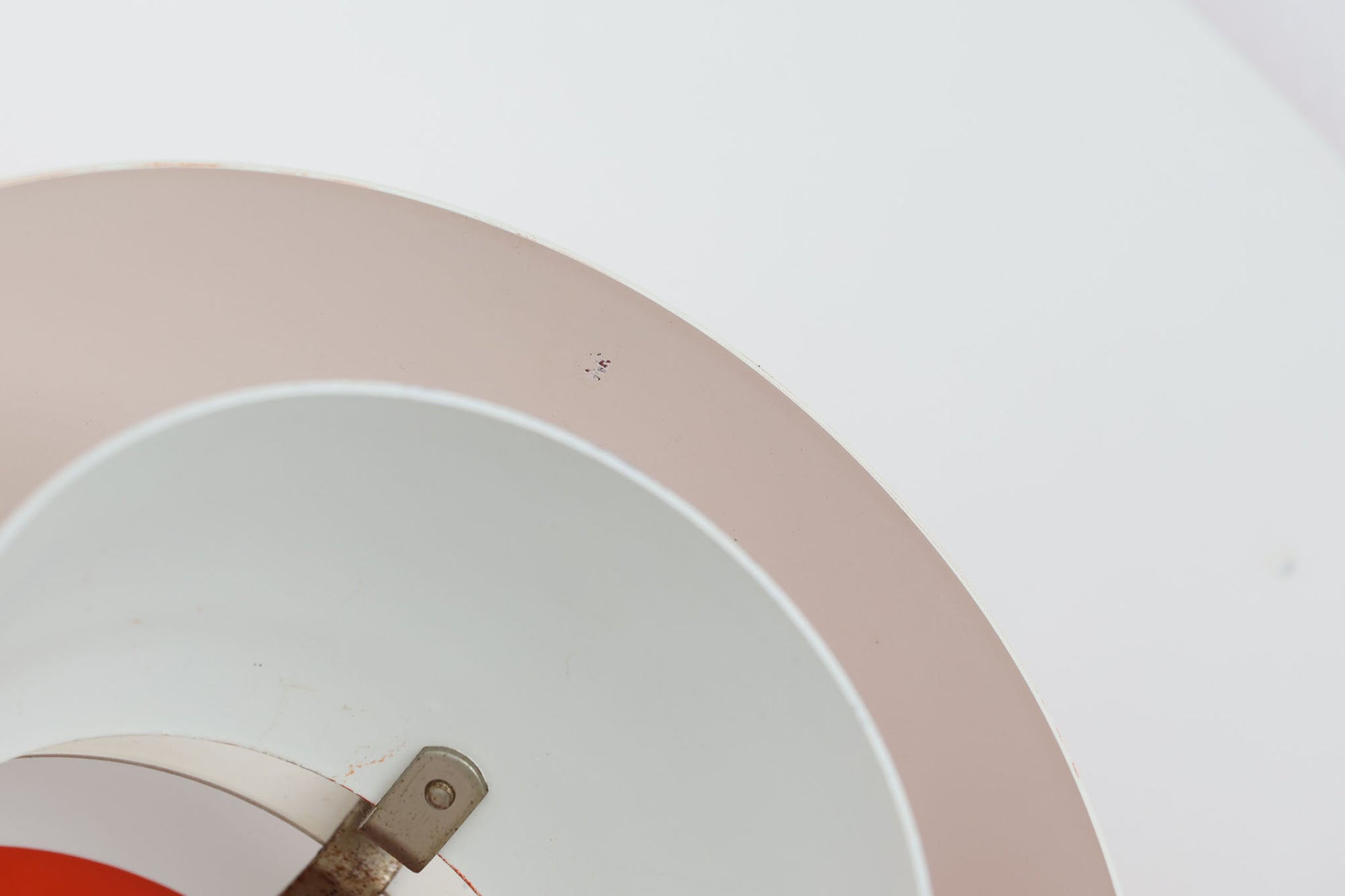 北欧より買い付けた、Louis Poulsen社製「PH4」ビンテージ品です。長年愛されているPH5と並ぶ名作照明です。希少なオレンジカラーです。