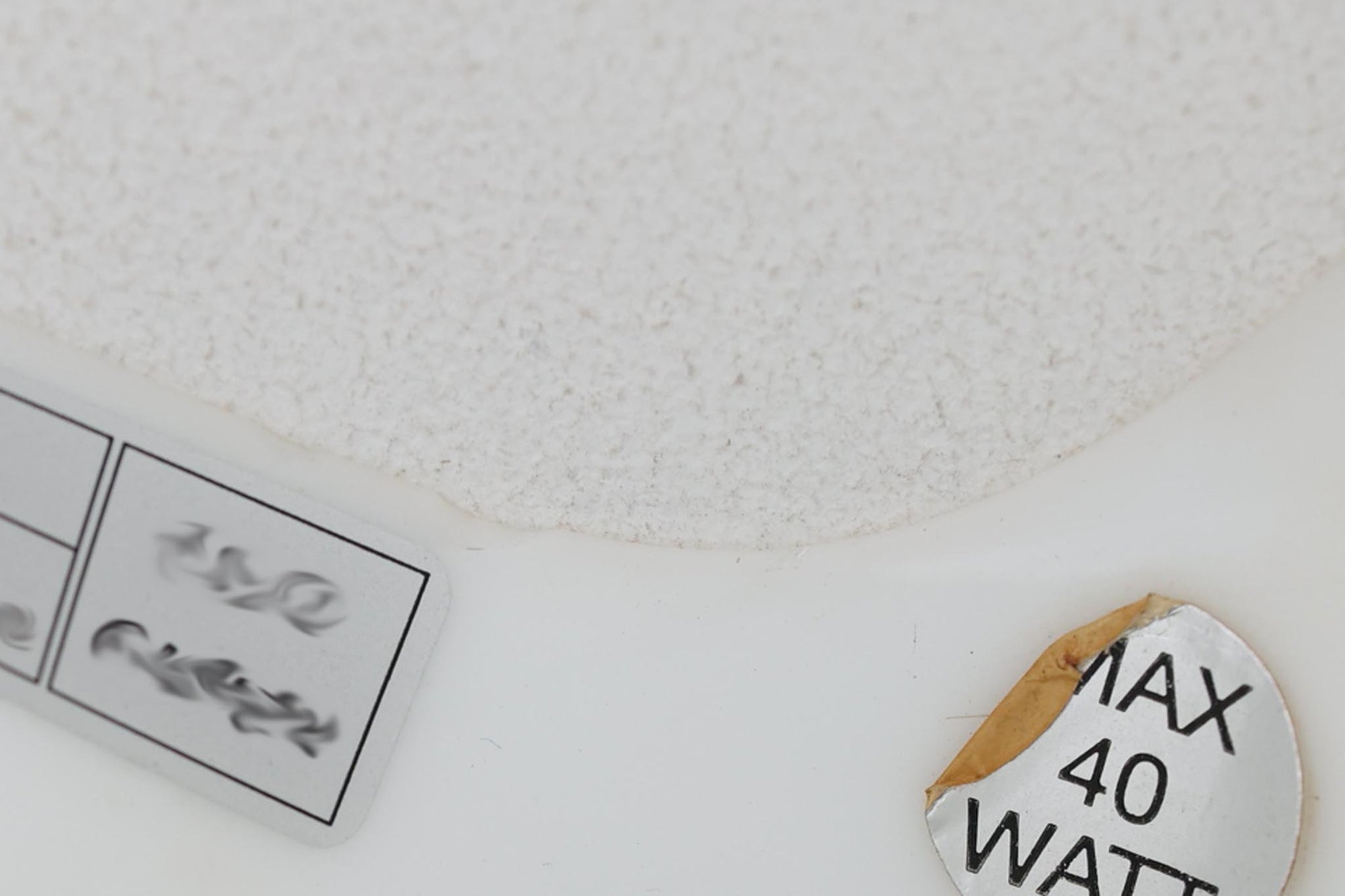 北欧より買い付けました。michael Bangを代表する「mandarin」の中で珍しい壁掛けタイプです。2展開のサイズ展開があった様ですが、こちらは小さいサイズの物。乳白色ガラスならではの優しい光が魅力的です。