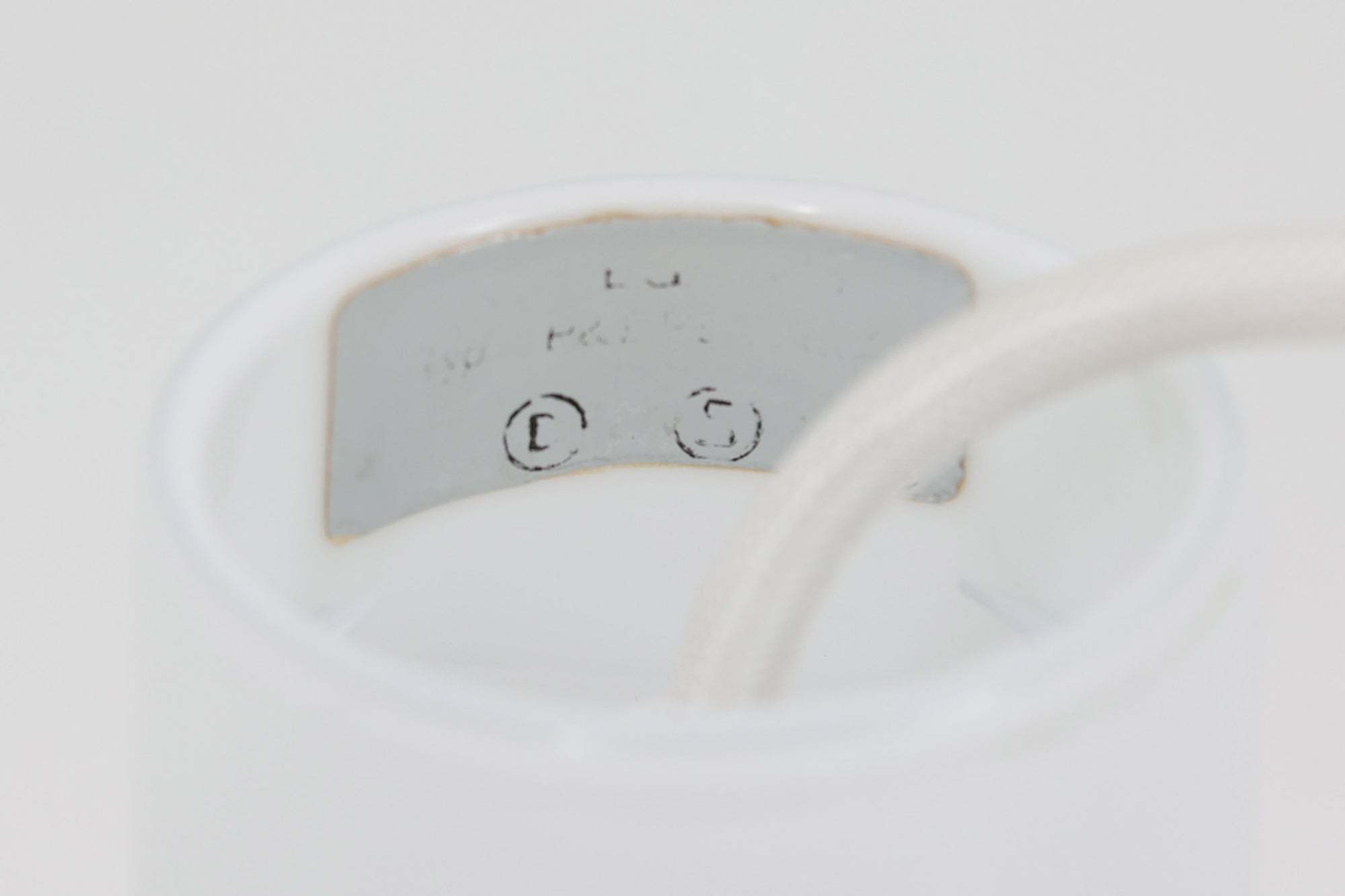 北欧より買い付けた、Holmgaard社製ビンテージランプです。Holmgaard社のペンダントライトの中でも人気の「P&amp;T PENDEL」シリーズです。