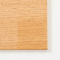 C.M. Madsens Mobelfabrikが製造した北欧ビンテージのブックシェルフです。ビーチ材ならではの明るくやさしい木肌が空間を軽やかに演出し、シンプルで飽きのこないデザインはさまざまなインテリアに自然と溶け込みます。本や雑誌はもちろん、オブジェや雑貨、ファイル類まで効率よく整理・収納が可能。オープンタイプのためディスプレイ棚としても使いやすく、北欧家具らしい機能美と実用性、経年とともに深まる味わいを楽しめる一台です。