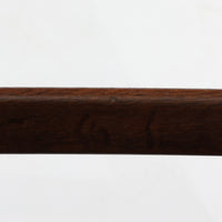 Hans J. Wegnerがデザインし、Getamaが製作したGE290Aハイバックシングルソファです。ダークオーク材の堅牢なフレームは丸みを帯びたアームと後方へ傾斜した脚部が特徴で、身体をやさしく受け止める構造美が際立ちます。張り替えられた落ち着いた色調のクッションは、内部にビンテージ特有のスプリングを内包し、程よい弾力と快適な座り心地を実現。読書や寛ぎの時間に最適で、経年により深みを増した木部の質感が北欧ビンテージならではの存在感と上質な雰囲気を空間に添える一脚です。