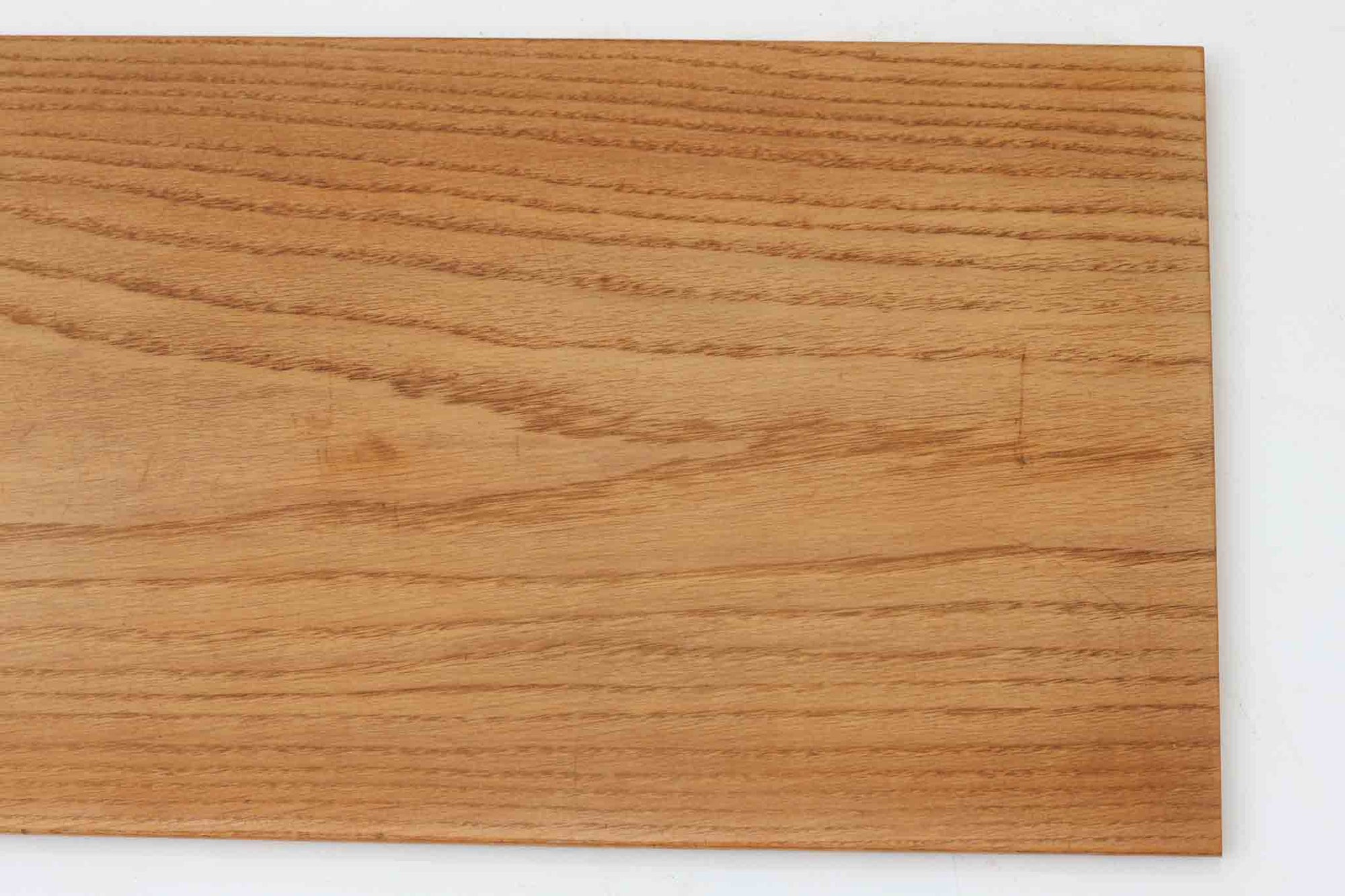 Hundevad &amp; Co社製の造りが良いブックシェルフです。良質なオーク材が使用されています。大型で様々な本が収納可能です。Poul Hundevadならではの棚板前面のスリットとタボが見えない設計により非常にすっきりとした印象に仕上がっています。