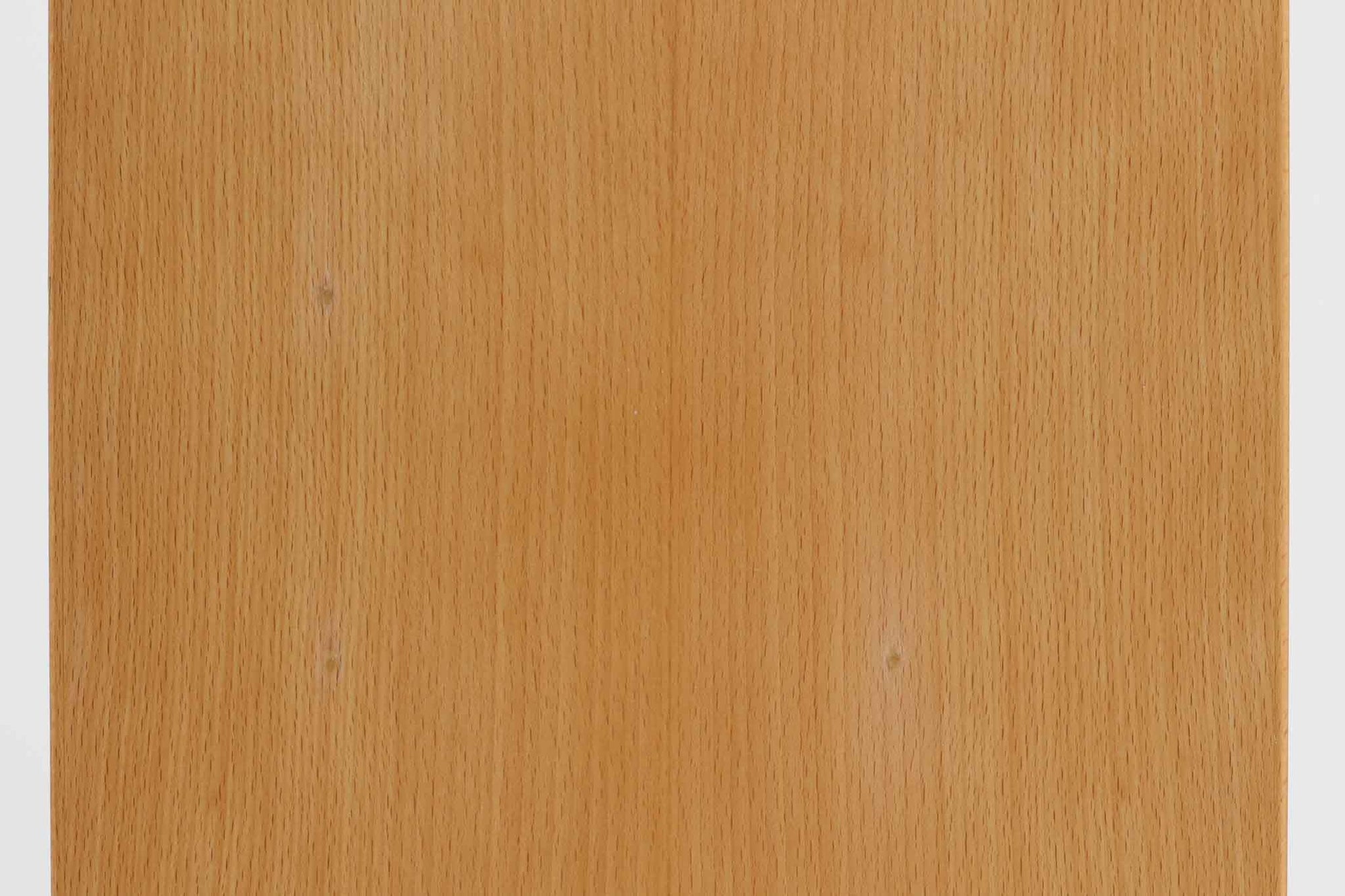 北欧から買い付けたブックシェルフは、小ぶりなサイズながら使い勝手が良く、スペースを有効活用できます。良質なビーチ材が使用されており、そのナチュラルな色味が特徴的です。さらに、縦にも横にも置ける機能があり、様々なレイアウトに対応します。