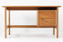 北欧より買い付けました。Hans J. Wegnerデザインの人気のある片袖デスクです。上質なオーク材が使用され、製造はGetama社によるものです。多くの場合、鍵が欠損しており、鍵が付いたものは希少です。