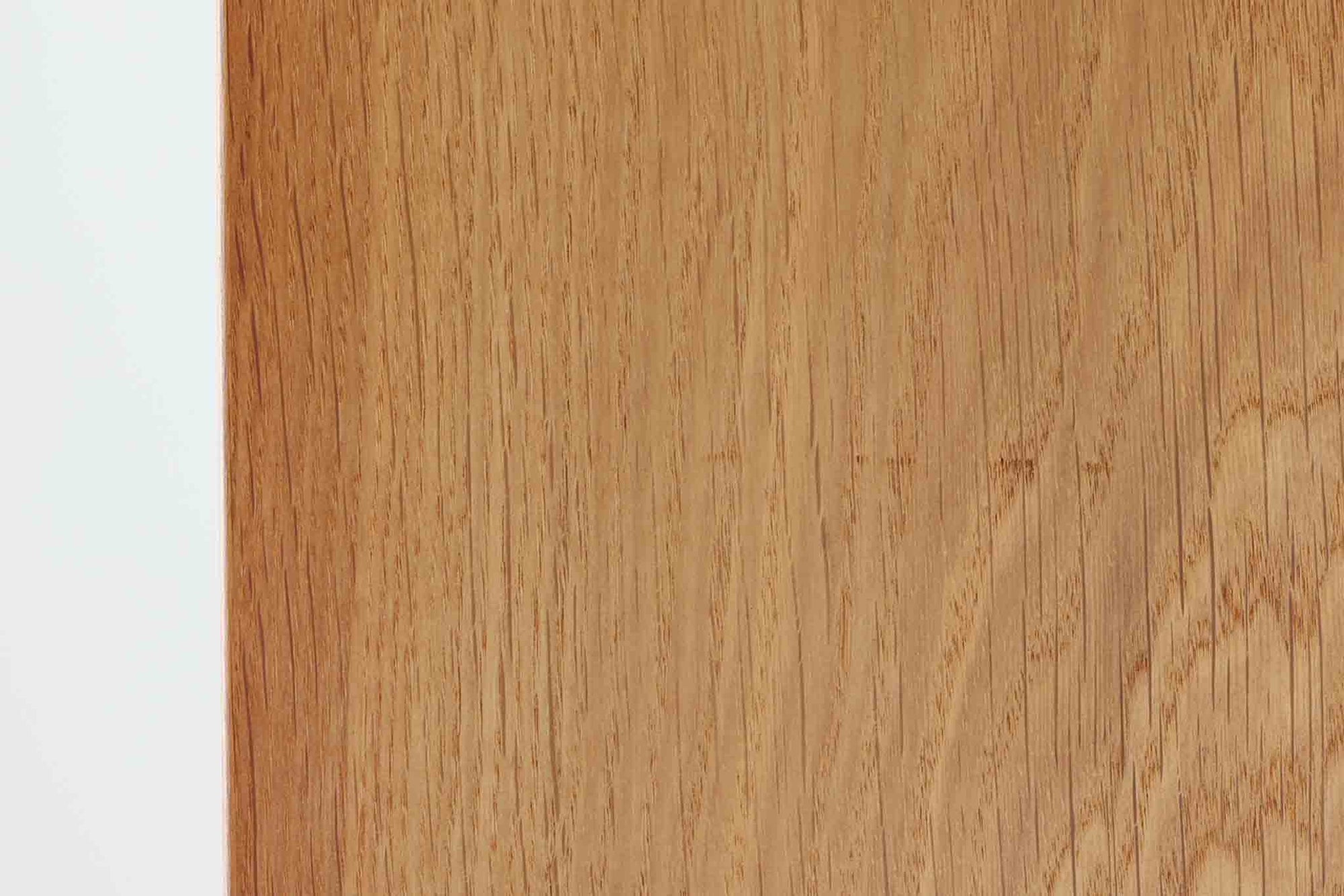 Hundevad &amp; Co社製の造りが良いブックシェルフです。良質なオーク材が使用されています。大型で様々な本が収納可能です。Poul Hundevadならではの棚板前面のスリットとタボが見えない設計により非常にすっきりとした印象に仕上がっています。本