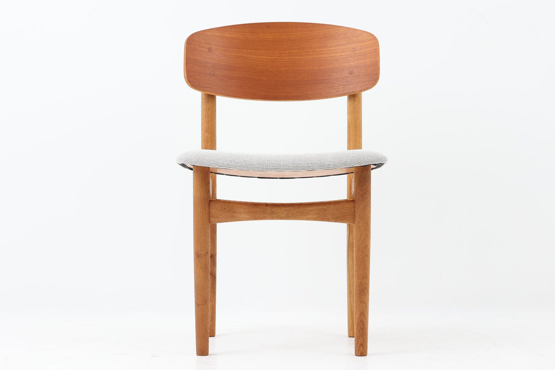Borge mogensenによるモデル122チェアは、大きな背もたれが特徴的なデザインです。チーク材とオーク材の組み合わせが美しい作品です。