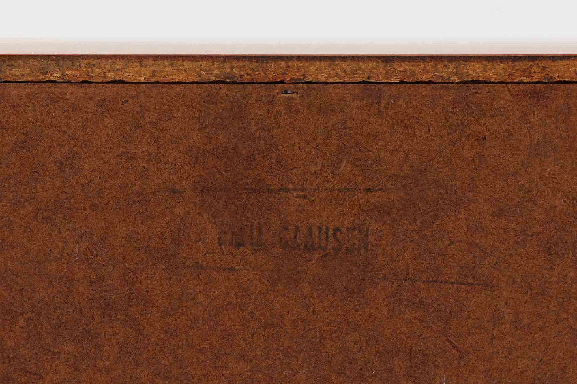 北欧より買い付けた2段チェストです。本体には良質なチーク材が使用されています。すっきりとした長めの脚はスタイリッシュな印象です。