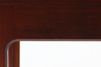 デンマーク製のソーイングテーブルです。マホガニー材の上質な色味が特徴で、洗練された印象を与えてくれます。天板を開けると収納スペースが現れ、使い勝手も良好です。トレーは持ち手があり取り外し可能です。コンパクトでスタイリッシュなデザインです。