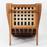 北欧より買い付けた「GE375」は、快適な座り心地を提供してくれます。また、ヘッドレストの位置を調整できるのも嬉しいポイントです。ウェグナーの作品の中でも特筆すべき点は、その柔軟性と機能性です。GE375同士であれば、ソファを分解して組み合わせることで、様々なレイアウトが可能です。こちらはアーム付きのモデルとなります。