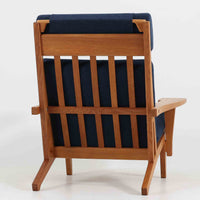 北欧より買い付けた「GE375」は、快適な座り心地を提供してくれます。また、ヘッドレストの位置を調整できるのも嬉しいポイントです。ウェグナーの作品の中でも特筆すべき点は、その柔軟性と機能性です。GE375同士であれば、ソファを分解して組み合わせることで、様々なレイアウトが可能です。こちらはアーム付きのモデルとなります。