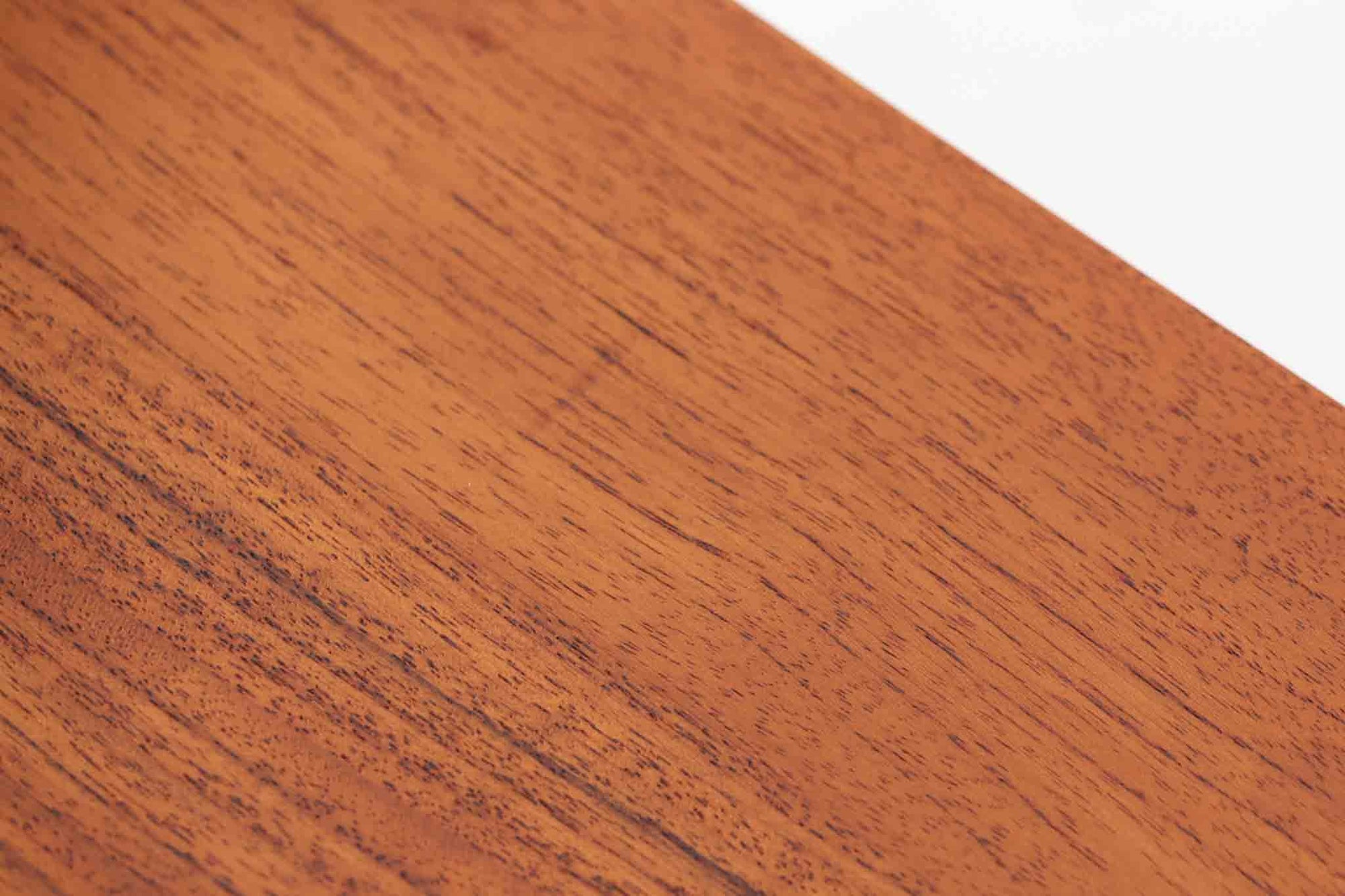 北欧より買い付けた「Peter Hvidt &amp; Orla molgaard」によってデザインされたブックシェルフです。良質なチーク無垢材が贅沢に使用されており、縁のフィンガージョイントが特徴的なデザインです。一番最後の写真はイメージ写真となります。