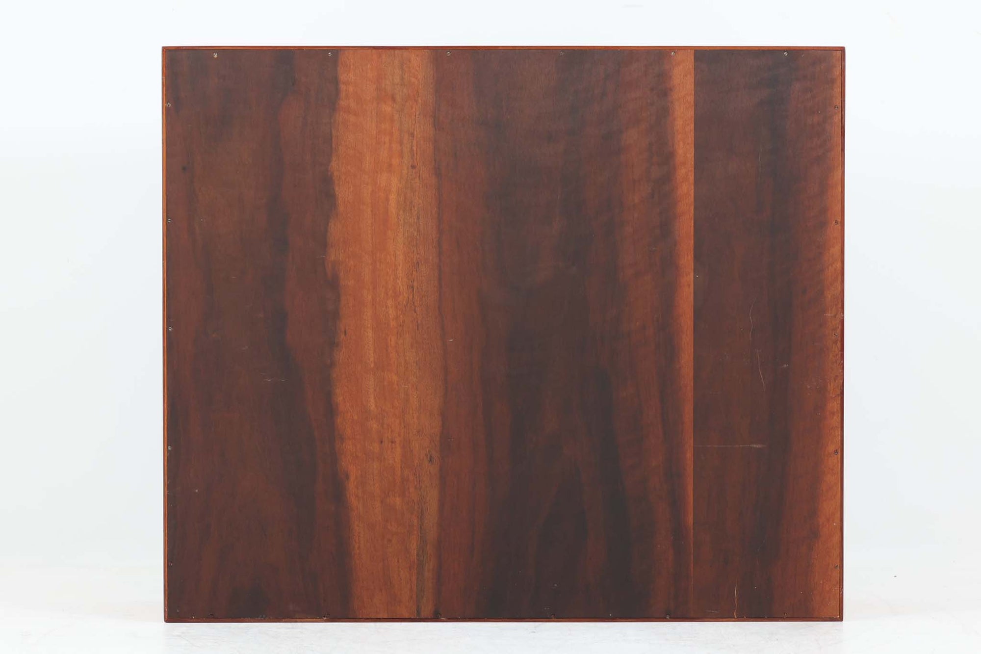 北欧より買い付けた「Peter Hvidt &amp; Orla molgaard」によってデザインされたブックシェルフです。良質なチーク無垢材が贅沢に使用されており、縁のフィンガージョイントが特徴的なデザインです。一番最後の写真はイメージ写真となります。