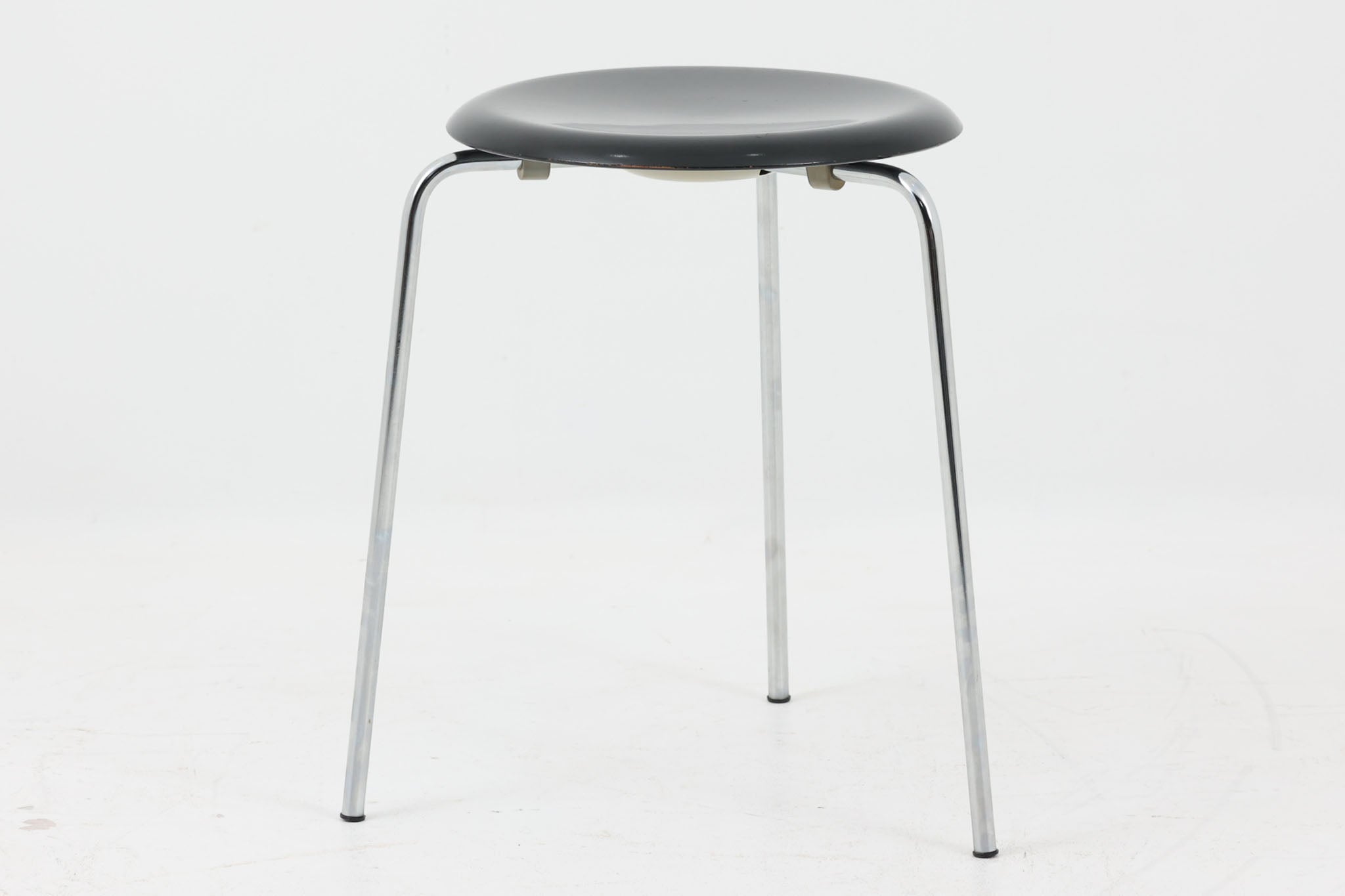 ドットスツール 3本脚 Fritz Hansen(フリッツ ハンセン)社 北欧家具