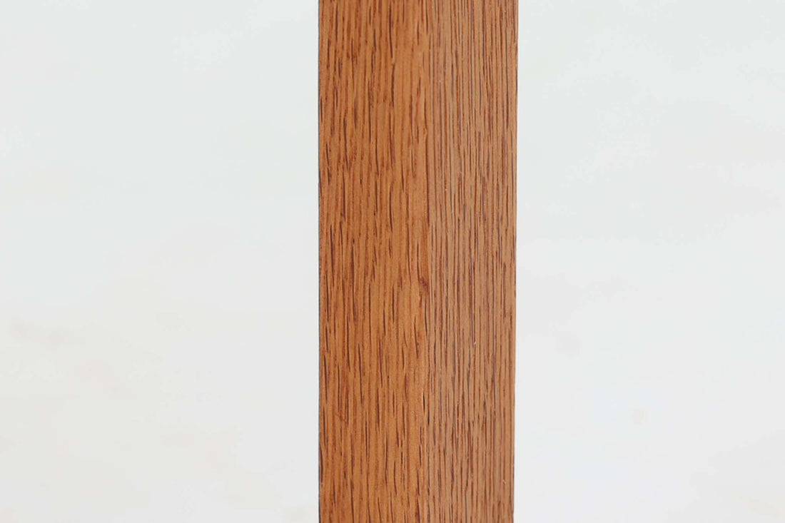 デンマークより買い付けました。model2248オットマンです。経年変化によって濃くなったオーク材のスリムなフレームが魅力的です。